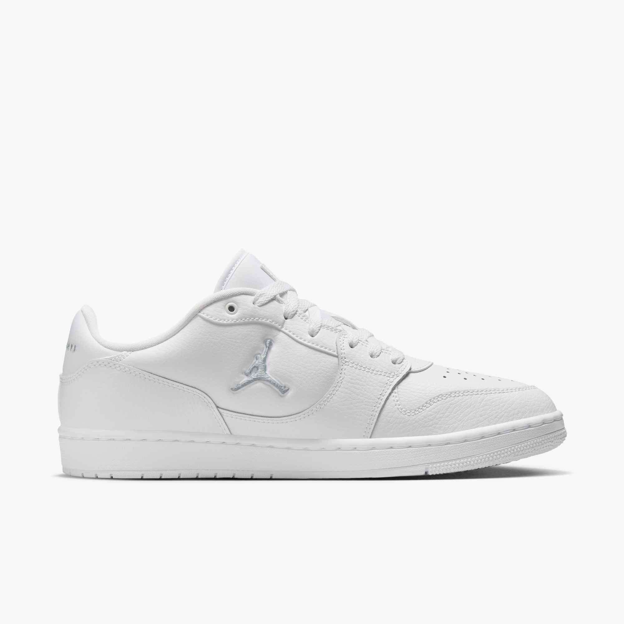 Jordan Jordan Court Connect Low Sneaker inspiriert vom Look des Air Jordan 1