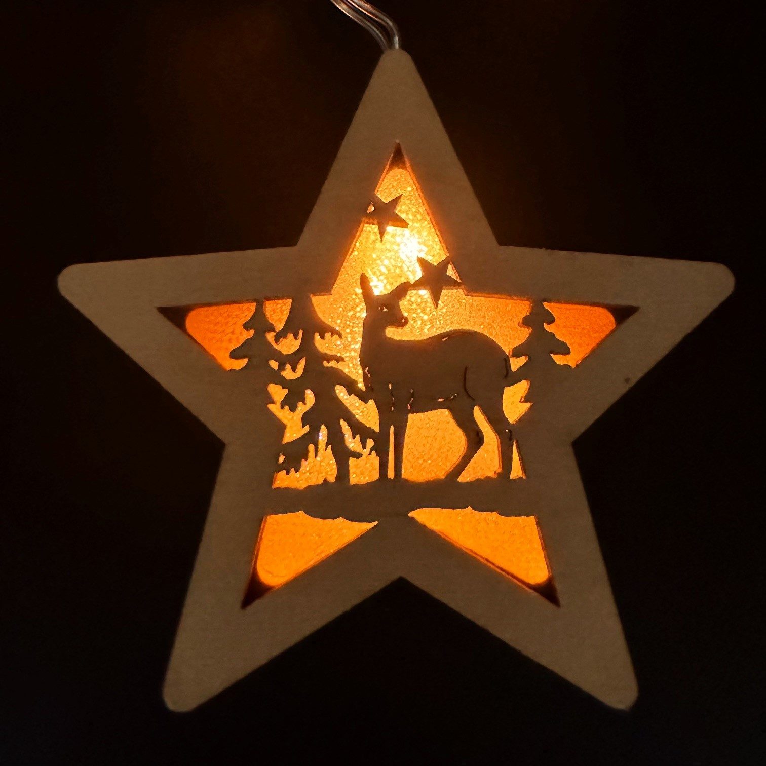 Online-Fuchs LED-Lichterkette mit 10 großen Holzsternen, Hologrammfolie und 6-Stunden Timer, Batteriebetrieben, für Innen, Weihnachten - Weihnachtsdeko