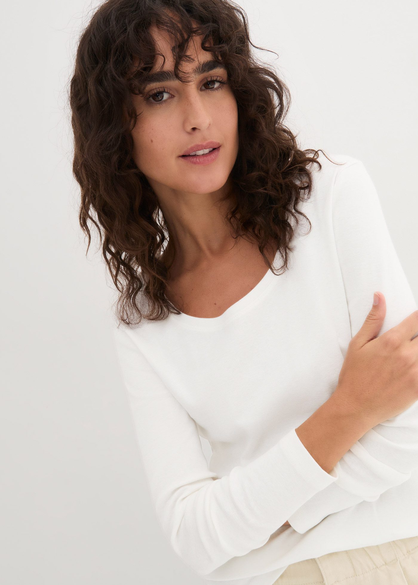 bonprix Langarmshirt leicht taillierte Passform, Rundhalsausschnitt, aus reiner Baumwolle