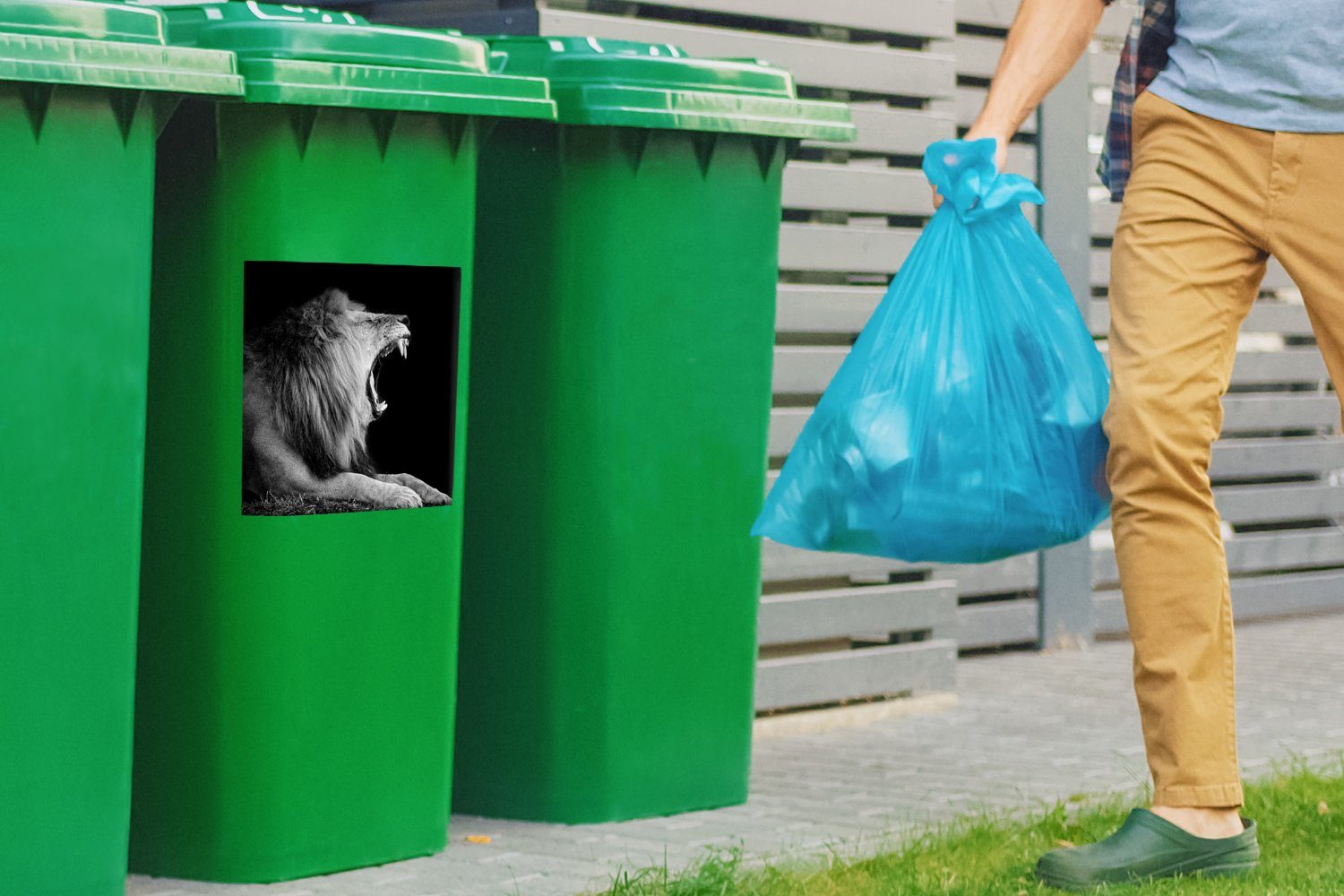 Abfalbehälter (1 Mülltonne, St), Wandsticker Weiß Sticker, Löwe MuchoWow - Container, Tier - Schwarz Mülleimer-aufkleber, -