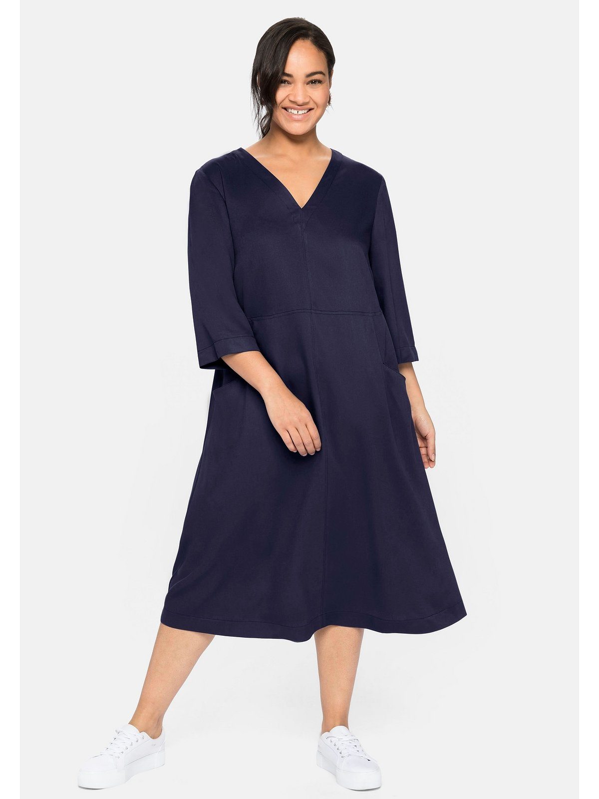 Damen Kleider Sheego A-Linien-Kleid Kleid mit 3/4-Arm, V-Ausschnitt und Eingrifftaschen