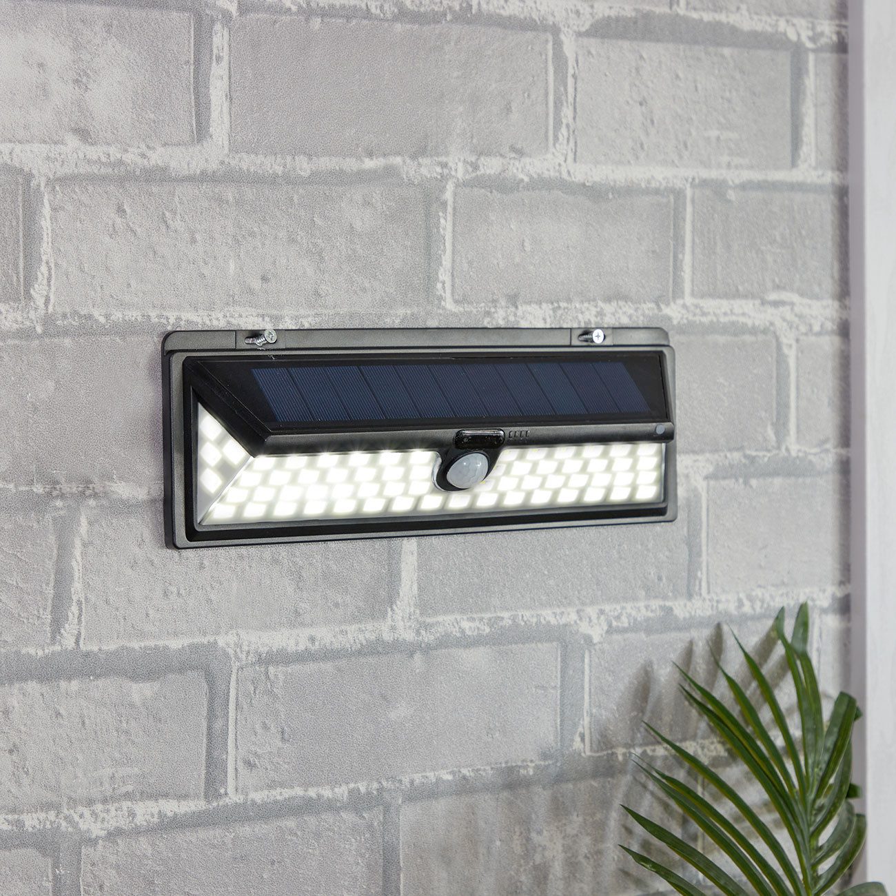 Casativo LED Außen-Wandleuchte Solar-Wandleuchte mit PIR-Sensor 66 LEDs 800 lm 13,2W IP44, LED fest integriert, 66 helle LEDs mit je 0,2 Watt (13,2 Watt gesamt), 3.600 mAh Akku/smarter Nachtlicht-Modus/LEDs mit Seitenlicht