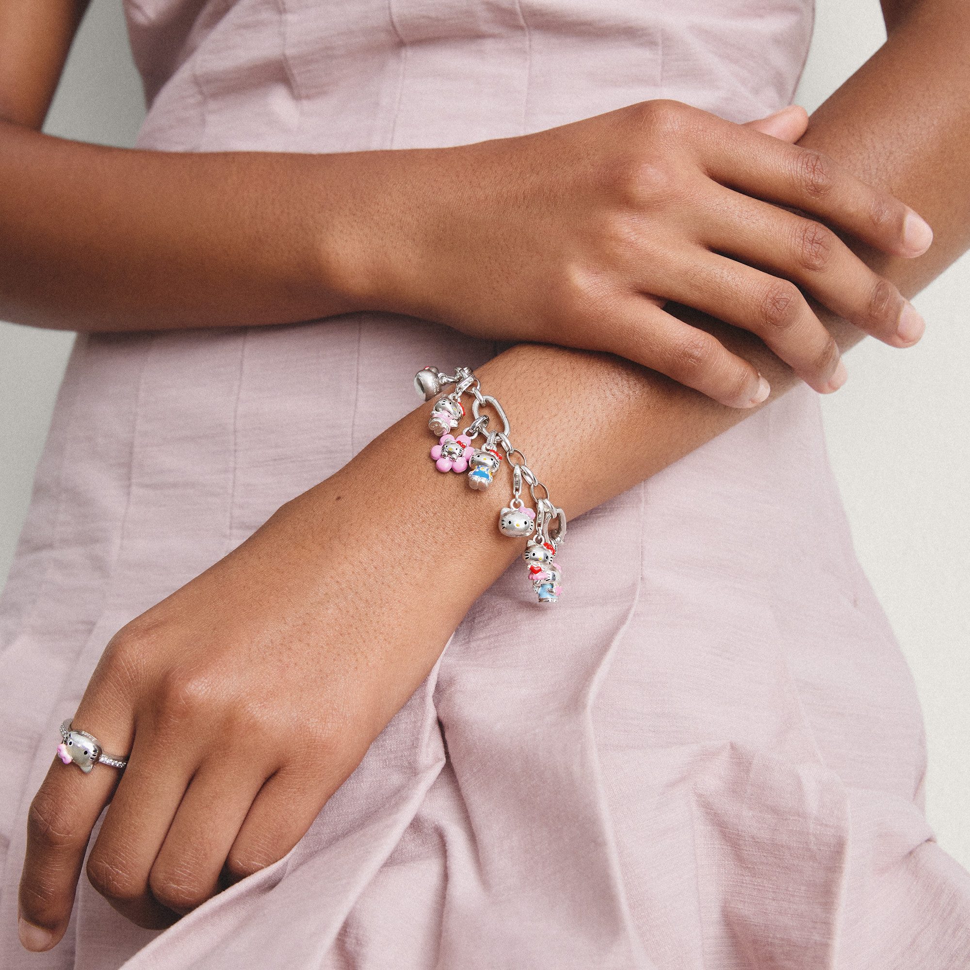 THOMAS SABO Charm-Einhänger THOMAS SABO ♡ Hello Kitty Charm mit pinker Schleife - Original, Emaille