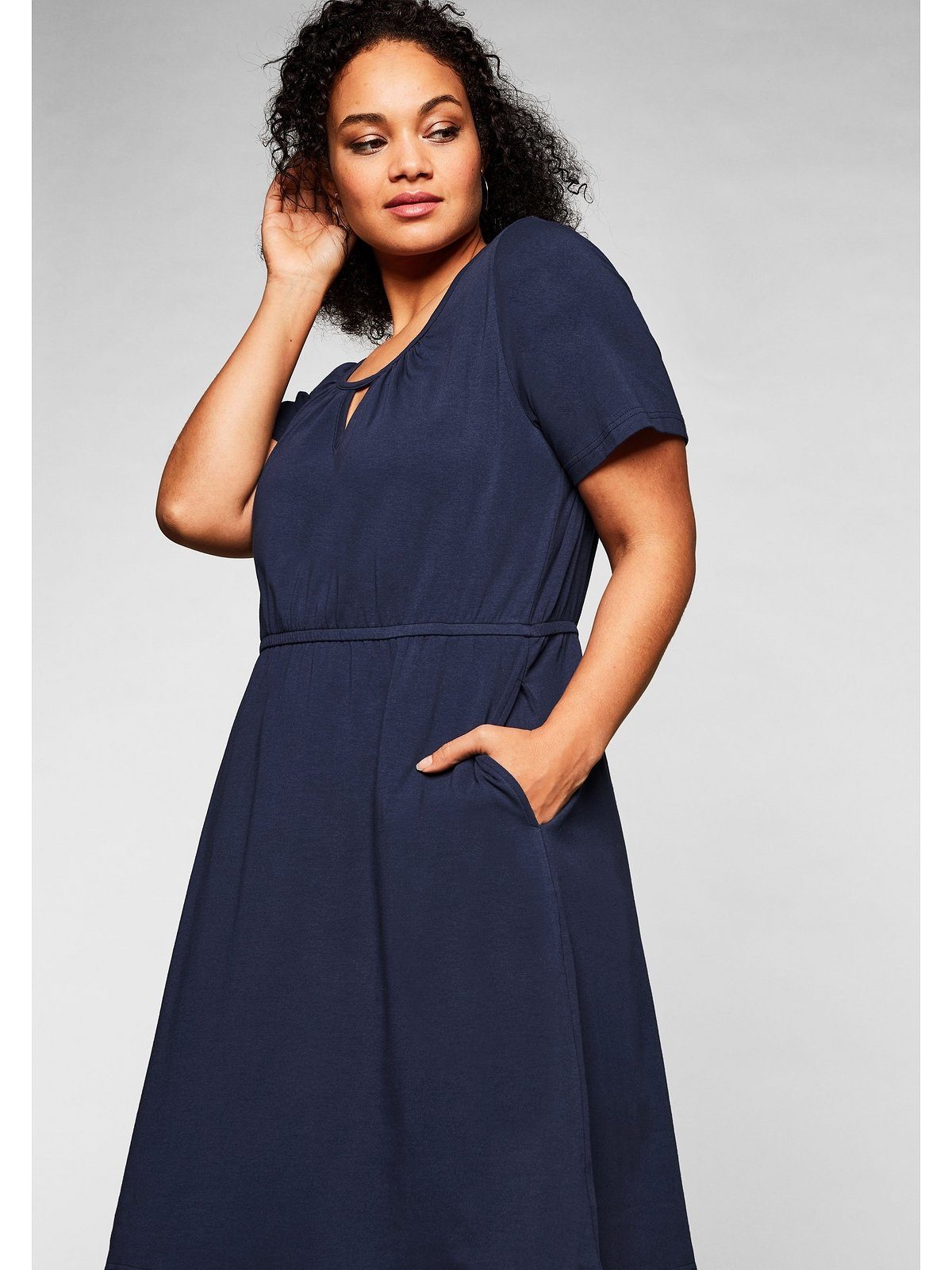 Sheego Jerseykleid Große Größen mit Cut-out am Ausschnitt