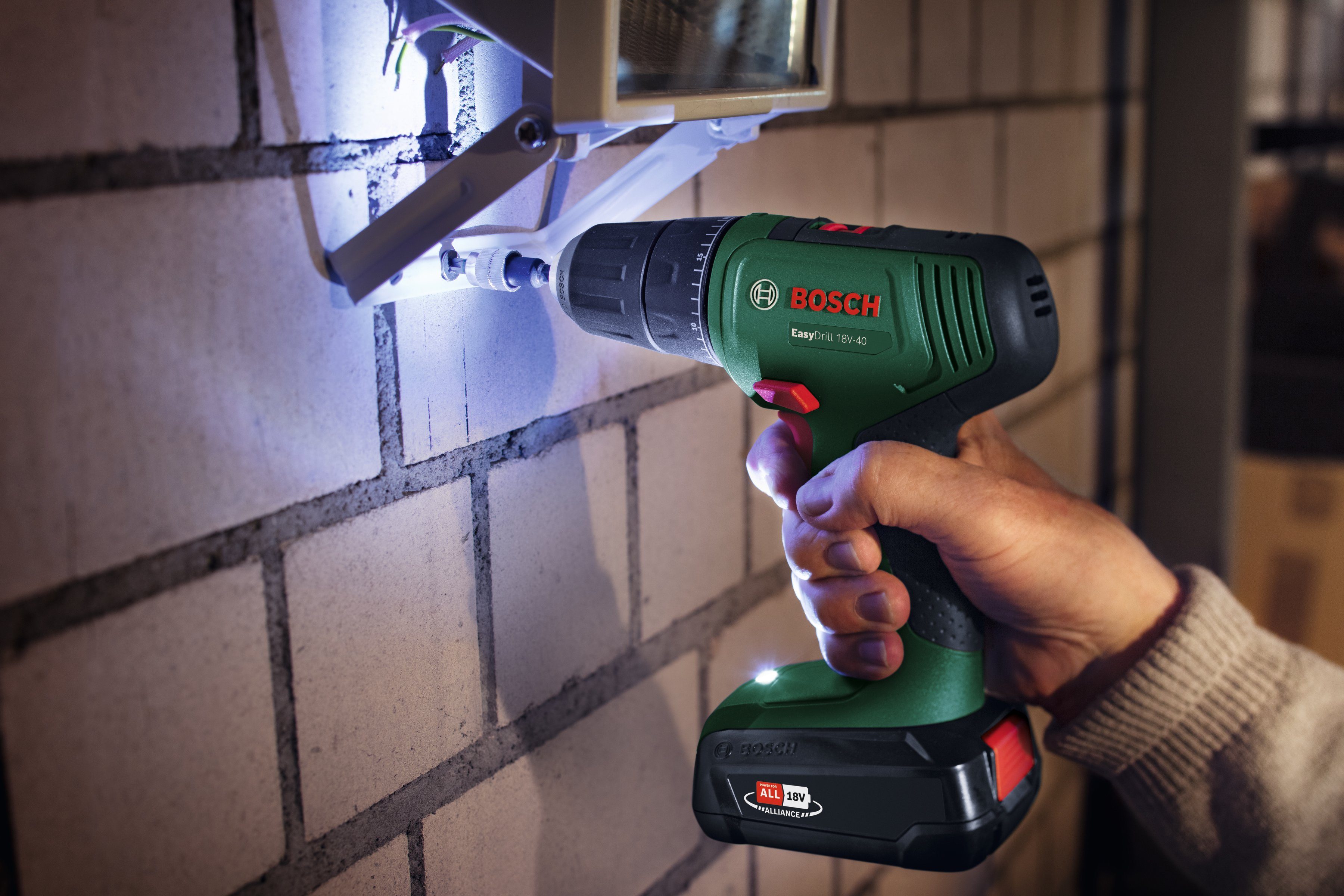 Bosch Home & Garden Akku-Bohrschrauber Easydrill 18V-40, Inkl. Koffer, mit 2 Akkus 18V/2Ah und Ladegerät