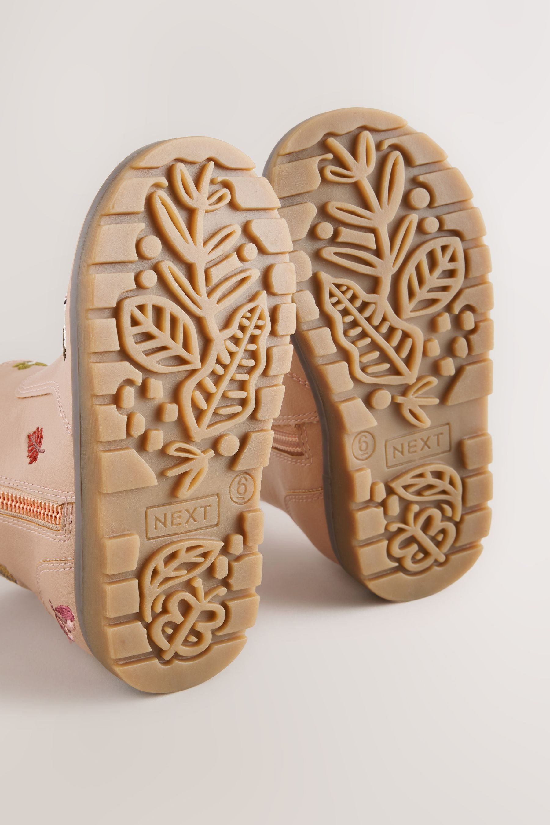 Next Chelseastiefel mit Quaste und Reißverschluss Stiefelette – Bild 2 von 5