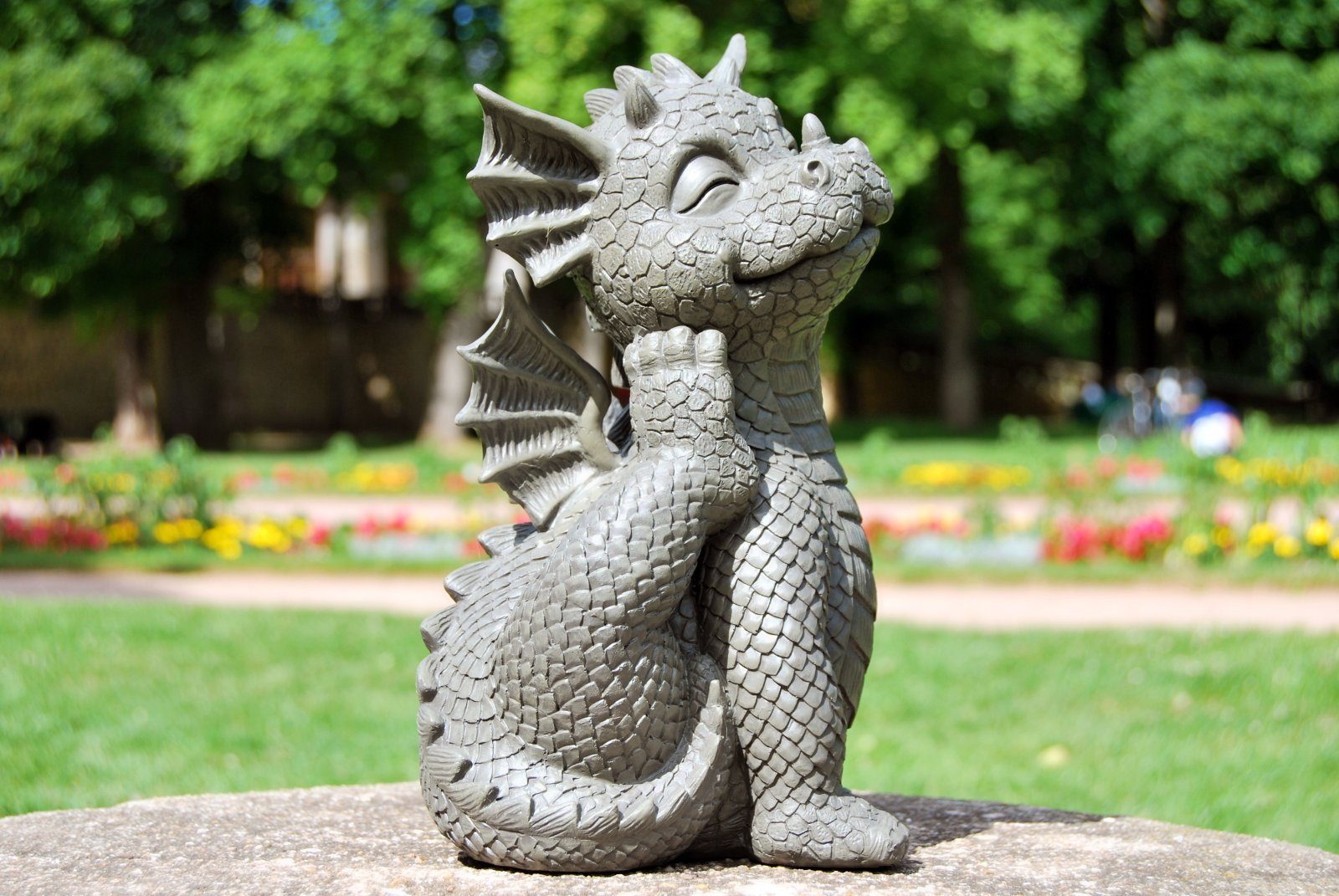MystiCalls Gartenfigur Gartendrache - Modell Süßer günstig online kaufen