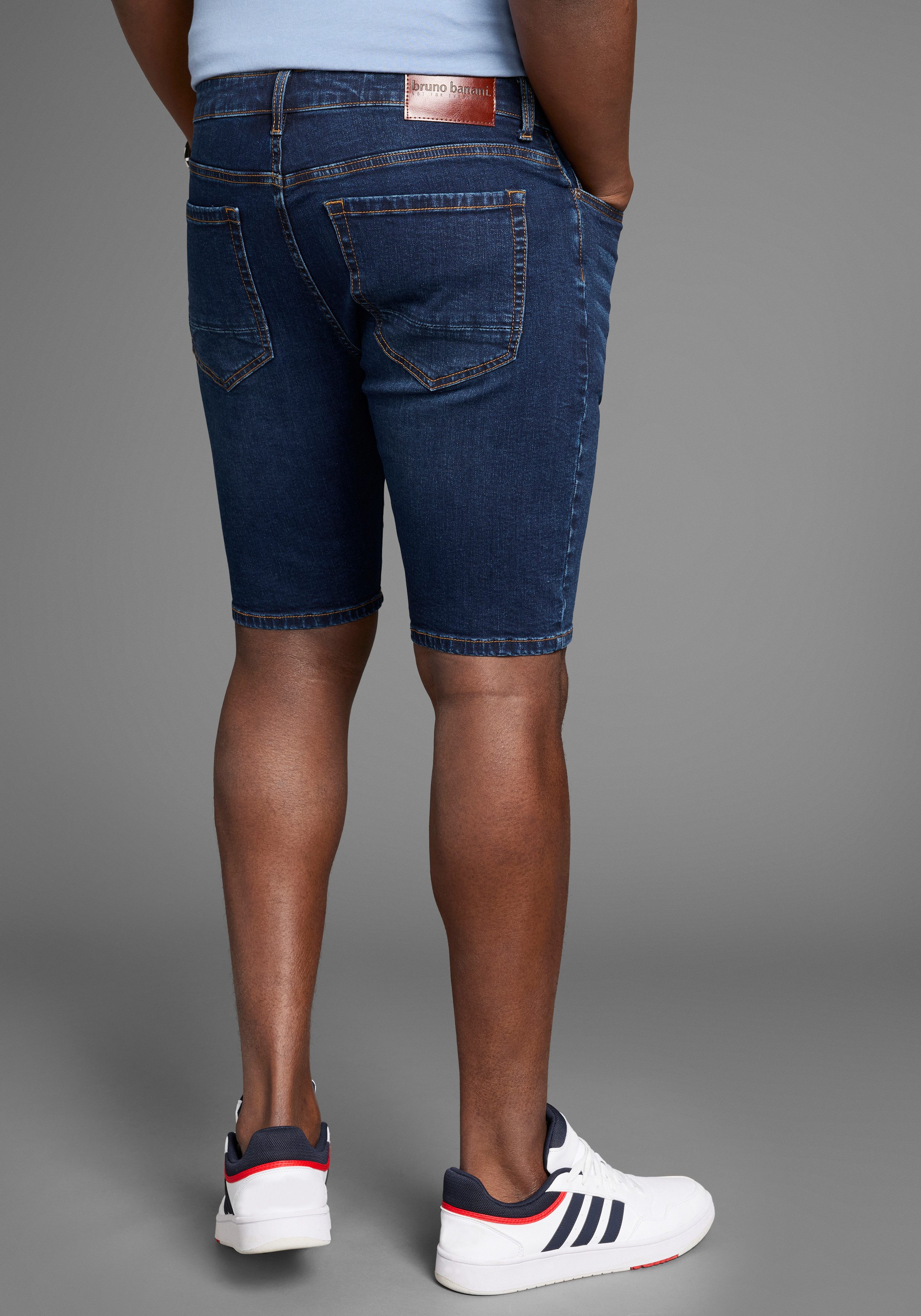 Bruno Banani Jeansshorts Hutch-Shorts gerade geschnittene kurze Beine, niedrige Leibhöhe