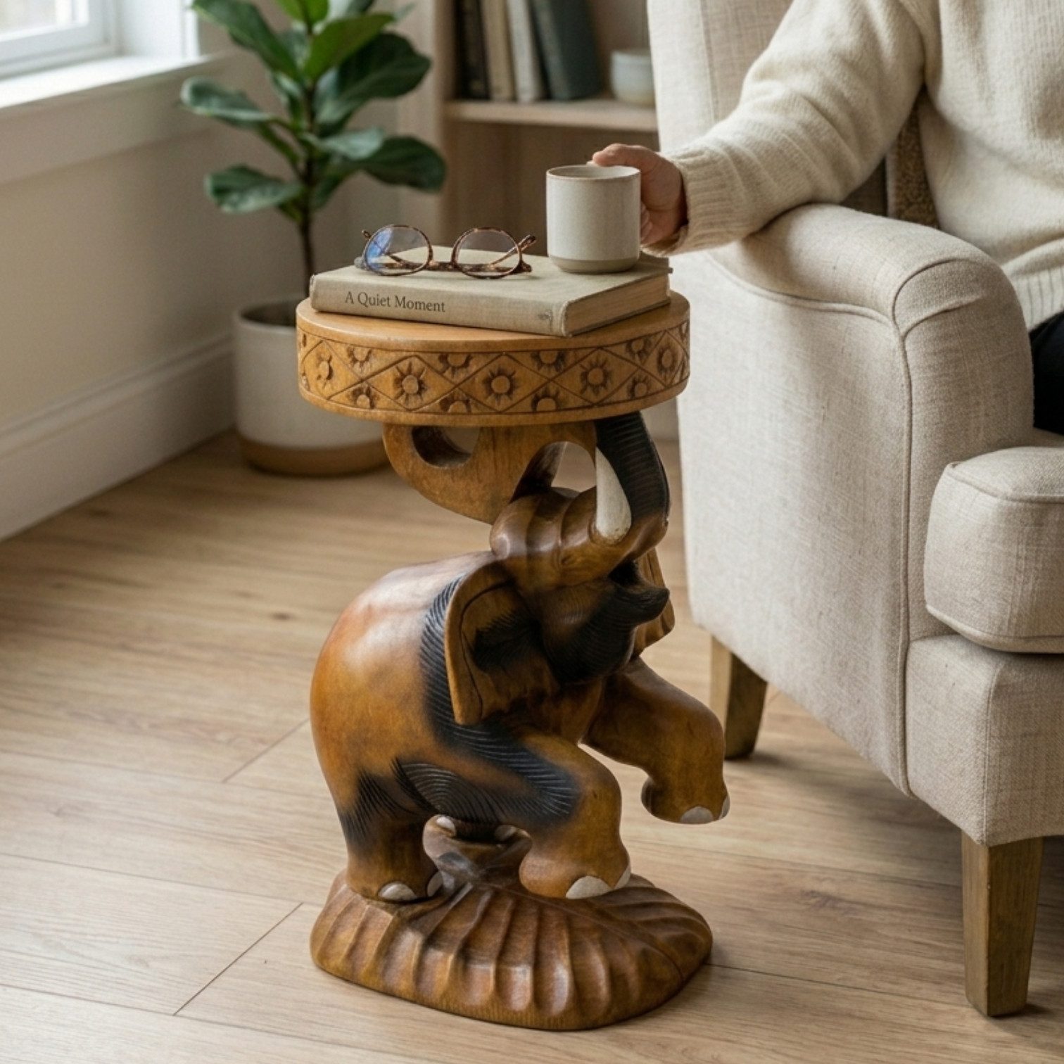 Kinaree Blumentisch Beistelltisch Massivholz Elefant handgeschnitzt Thailand, Schnitzerei, Unikate, Akazie Massivholz, handgeschnitzt