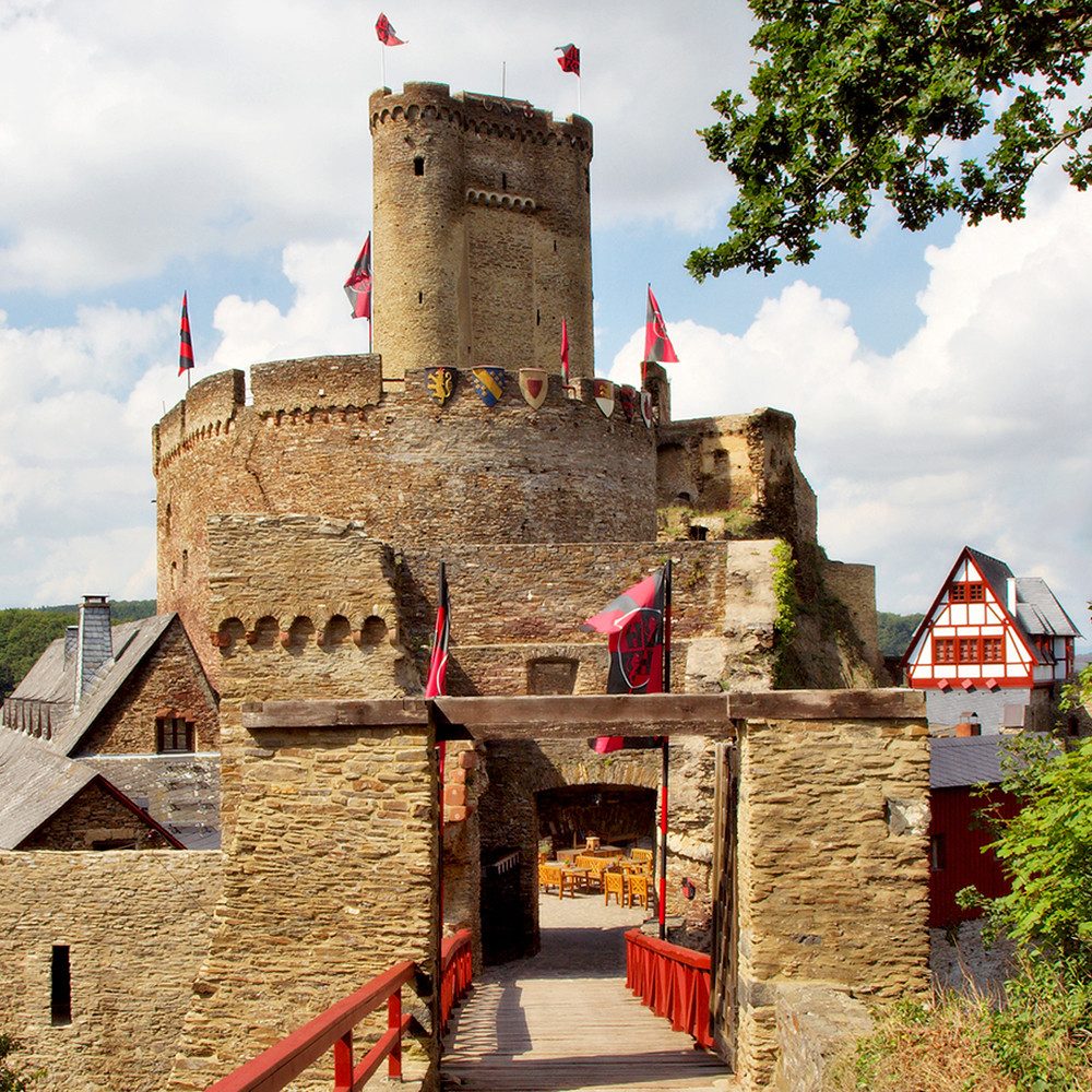 Jochen Schweizer Erlebnisgutschein Ritteressen auf der Ehrenburg, Eilet herbei zur höfischen Tafeley!