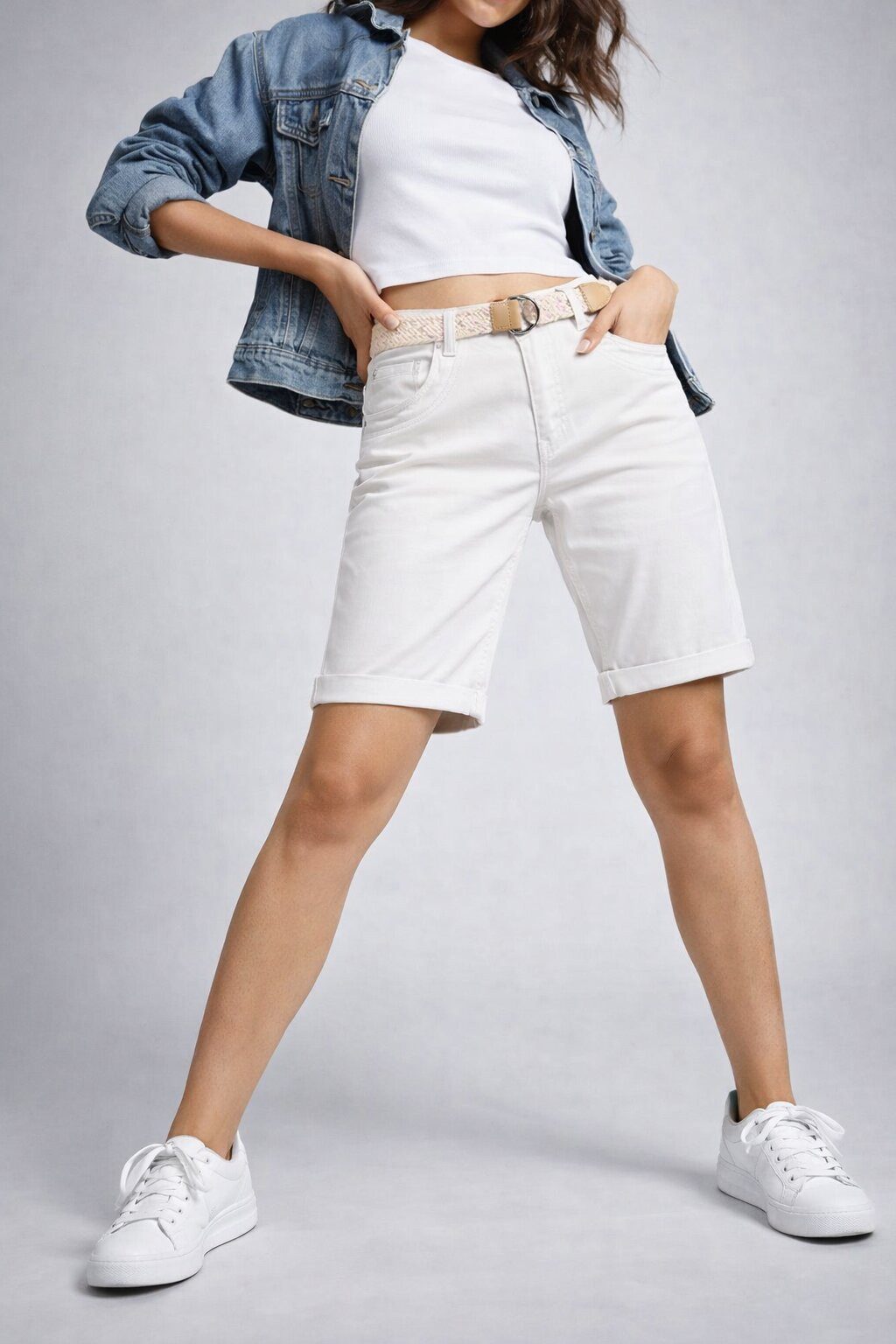 SUBLEVEL Shorts Damen Chino Bermuda kurze Hose leichte Sommerhose mit Gürtel Leichte Bermuda mit Stretchkomfort, Slim Fit und Flechtgürtel