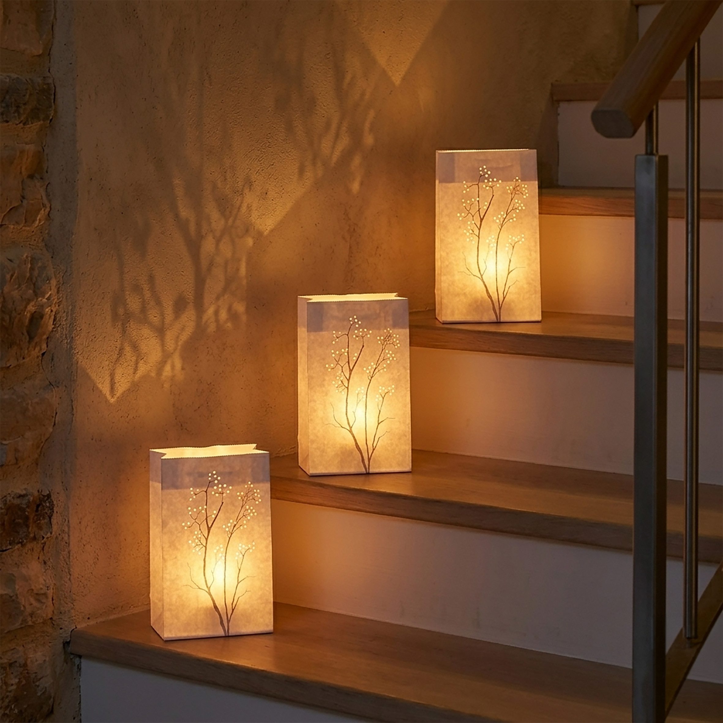 Spetebo Papierdekoration Lichtertüten Set inklusive 16 Teelichter mit 10 Stunden Brenndauer, Papierlaternen mit Strauch-Motiv Deko für Garten, Balkon oder Hochzeit