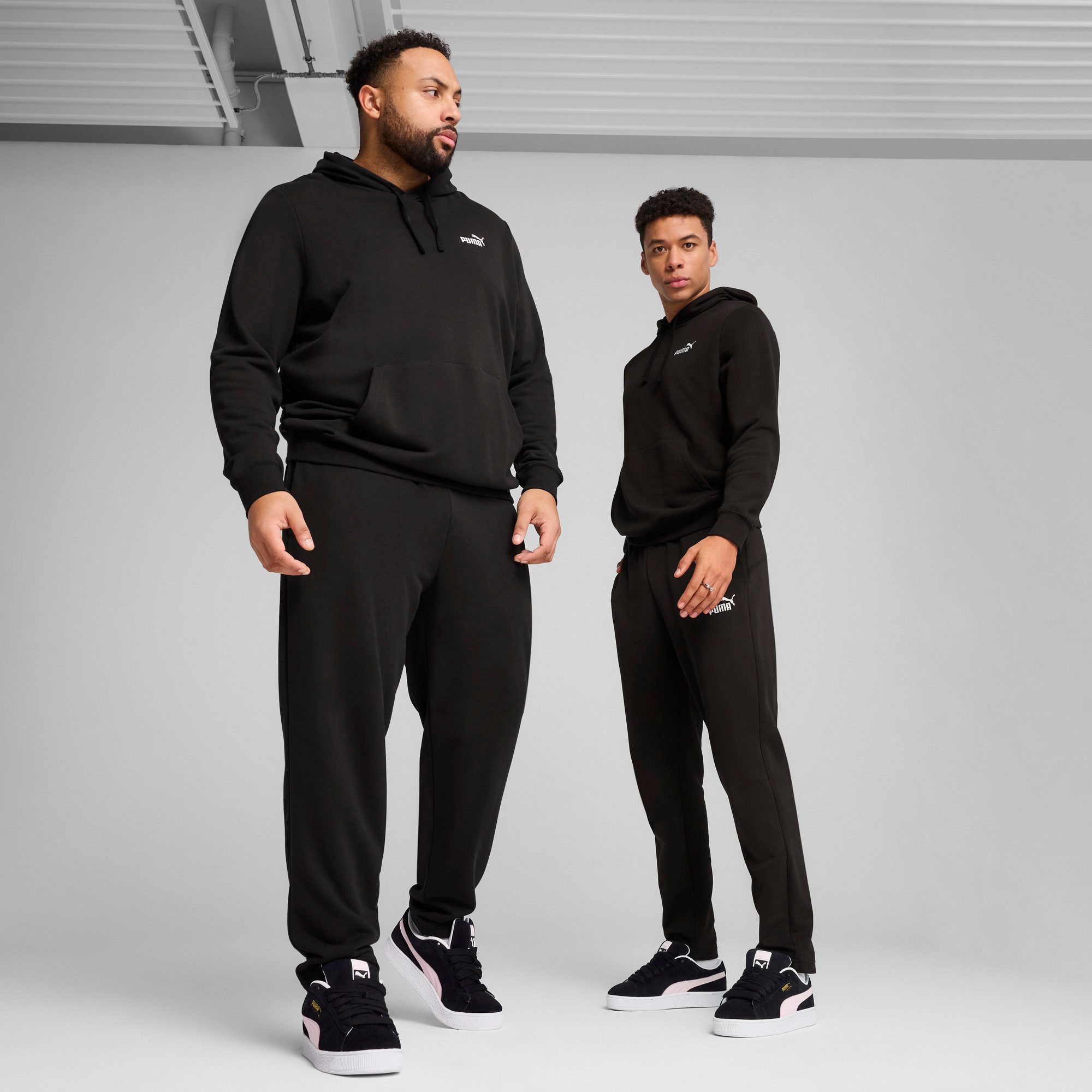 PUMA Trainingshose ESS NO 1 LOGO SWEATPANTS TR OP aus French Terry, mit Eingrifftaschen, Regular Fit – Bild 5 von 5
