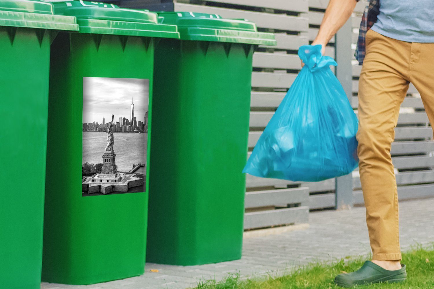 MuchoWow Wandsticker Freiheitsstatue Skyline der Sticker, weiß Container, New mit - (1 St), Mülleimer-aufkleber, York Mülltonne, und von Abfalbehälter schwarz