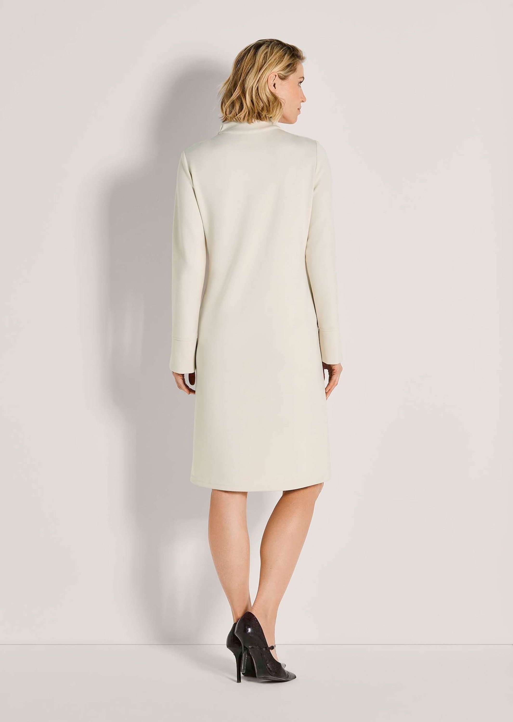 MADELEINE Jerseykleid Elegantes Kleid mit Kelchkragen Moderner Schnitt mit V-Ausschnitt und langen Ärmeln