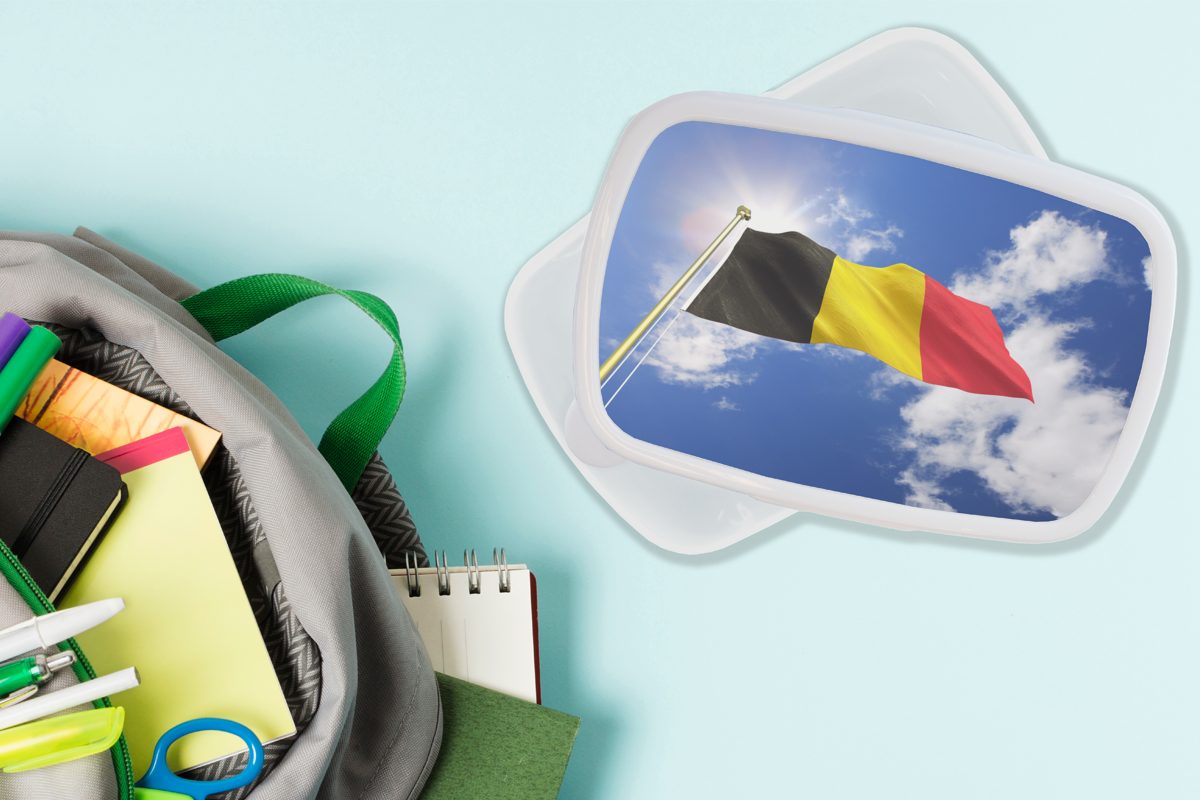 Kinder Himmel, und weht belgische für Brotbox Lunchbox Flagge Mädchen MuchoWow Die Kunststoff, Erwachsene, am weiß Brotdose, (2-tlg), und für Jungs