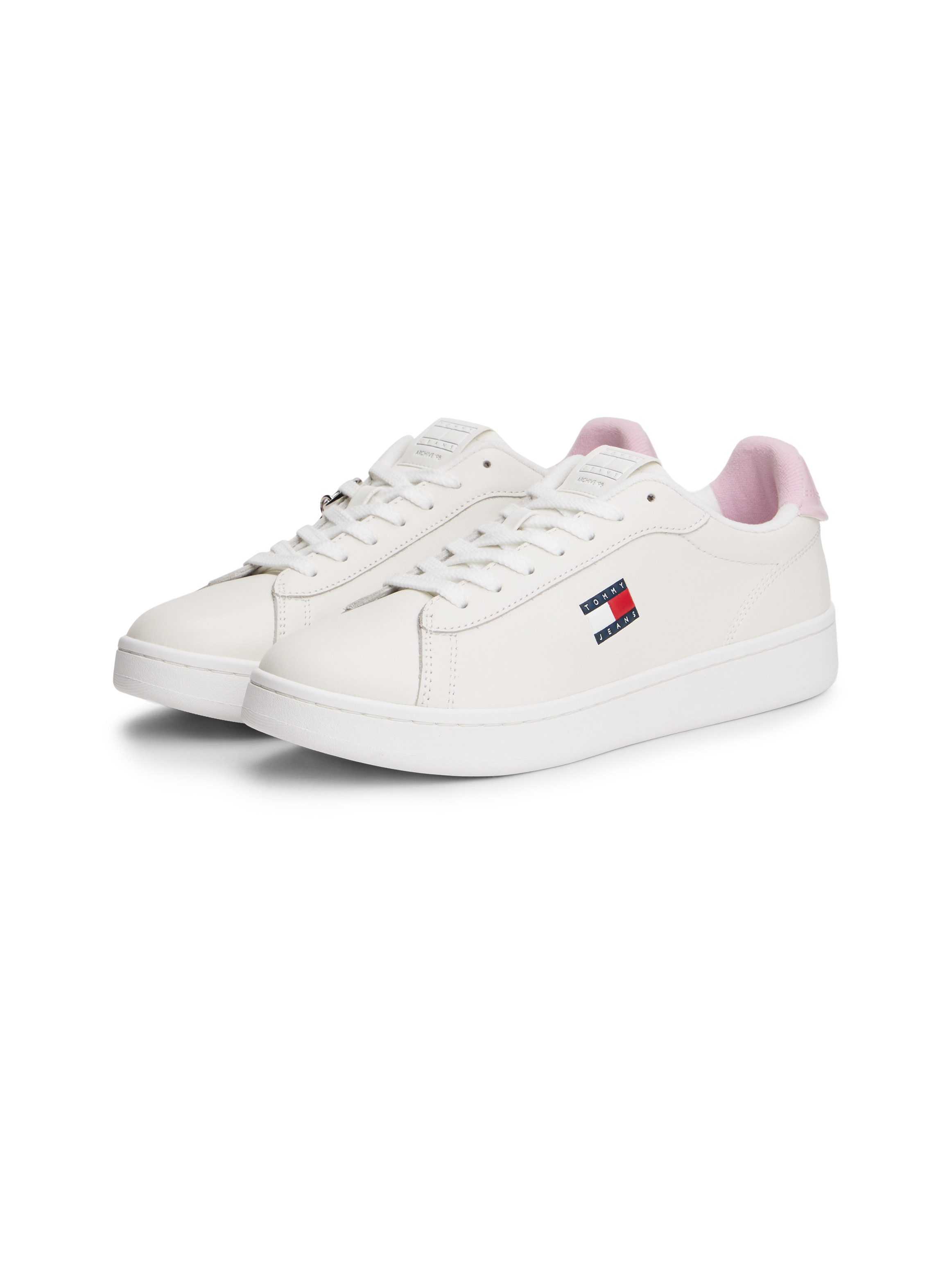 Tommy Jeans ARCHIVE '98 VALENTINES Plateausneaker Freizeitschuh, Halbschuh, Schnürschuh mit Herzchen-Anhänger