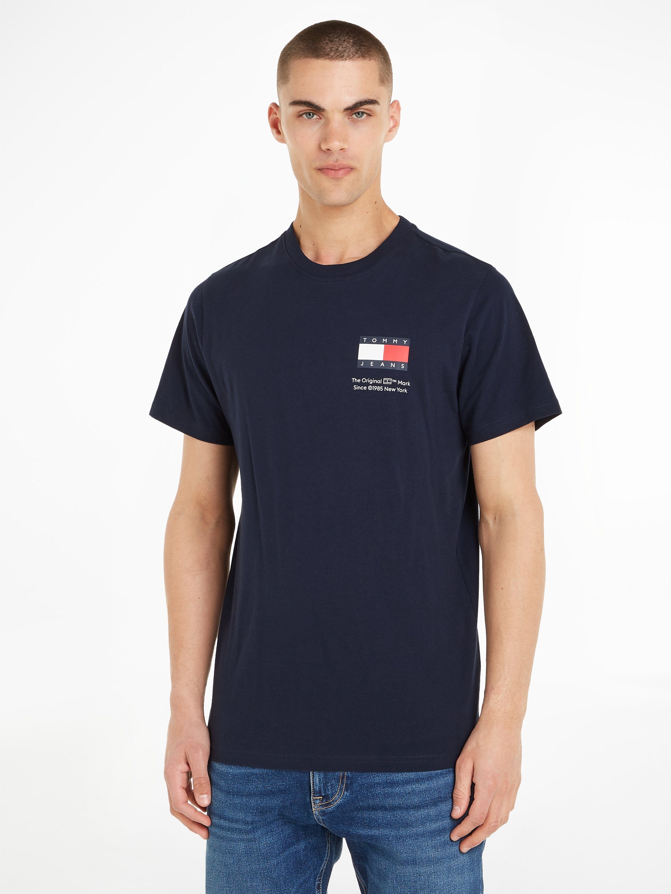 Tommy Jeans T-Shirt TJM SLIM ESSENTIAL FLAG TEE EXT mit Rundhalsausschnitt