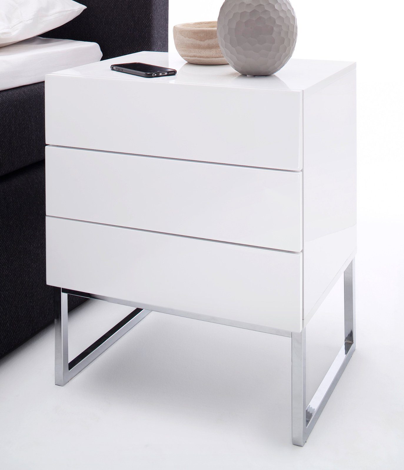MCA furniture Nachttisch Nola (Nachtschrank weiß Hochglanz Lack und Chrom,  Höhe 60 cm), Boxspring geeignet, mit Push-To-Open