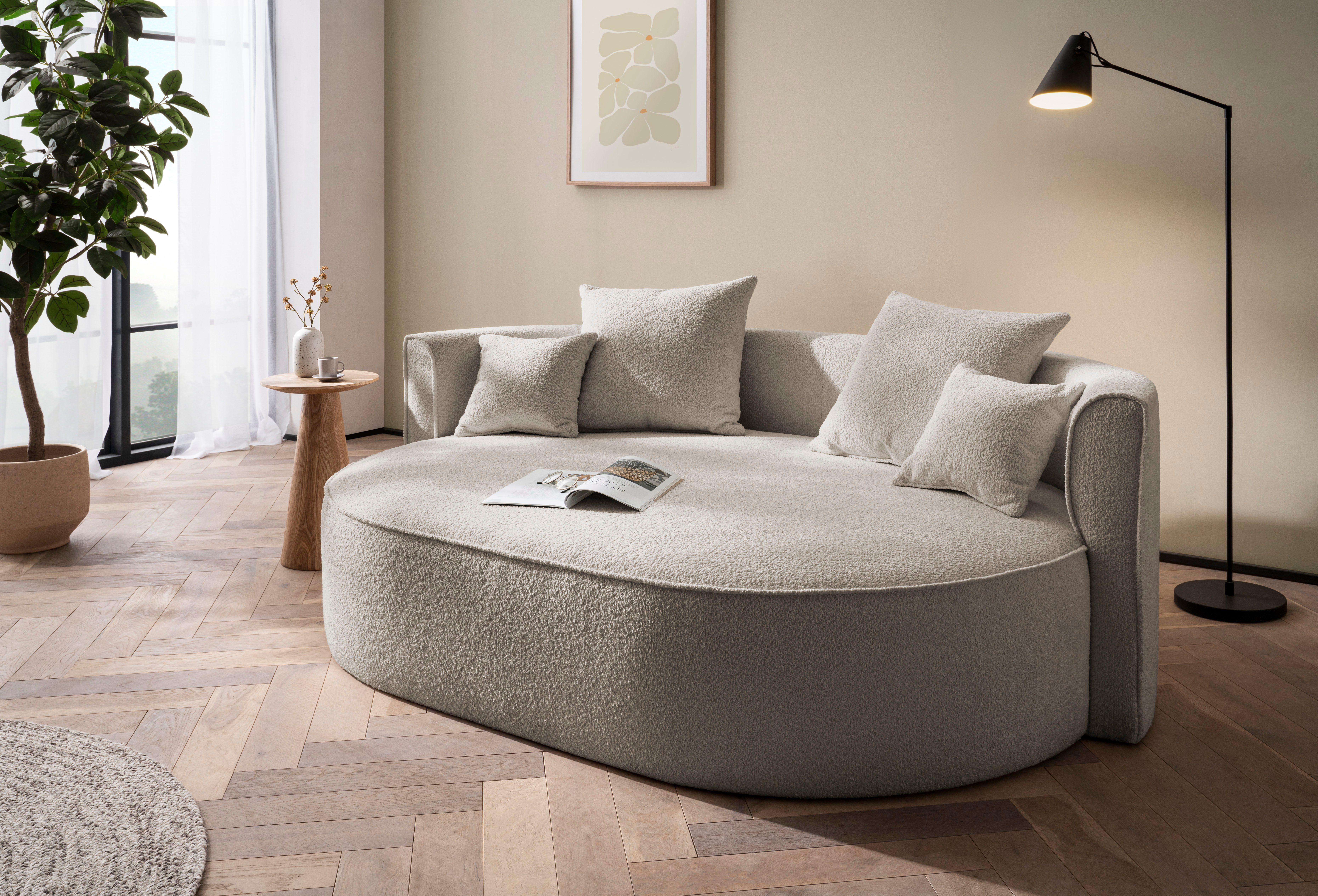LeGer Home by Lena Gercke 2,5-Sitzer ISALIE Bouclé, rundes Loungesofa, mit Kissen, perfekt gepolstert, moderne Stoffe, mit 4 Zierkissen, extra große Sitzfläche