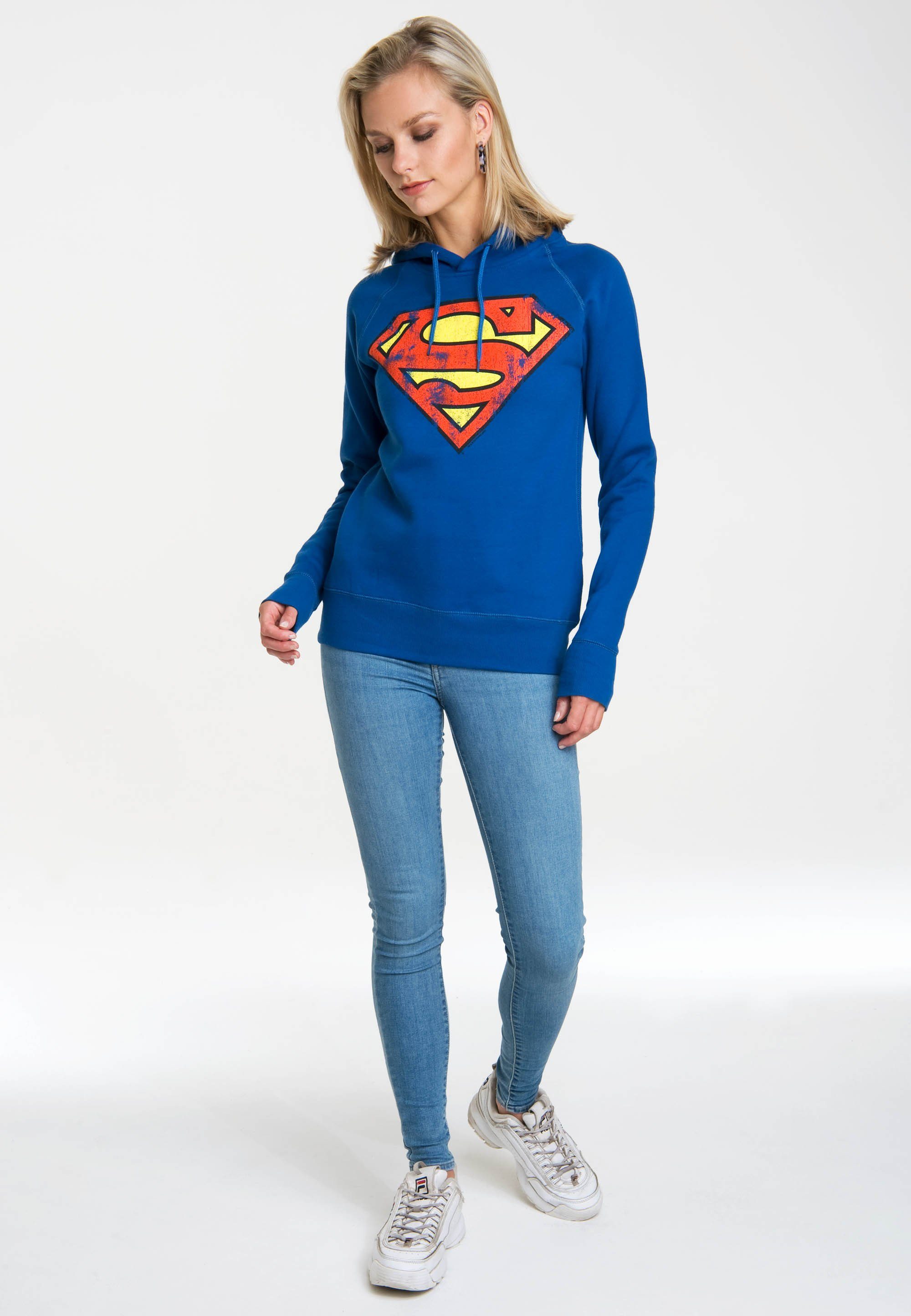 LOGOSHIRT Kapuzensweatshirt DC - Superman Trendiges Logoshirt Kapuzensweatshirt Damen von Logo für mit Superhelden-Print