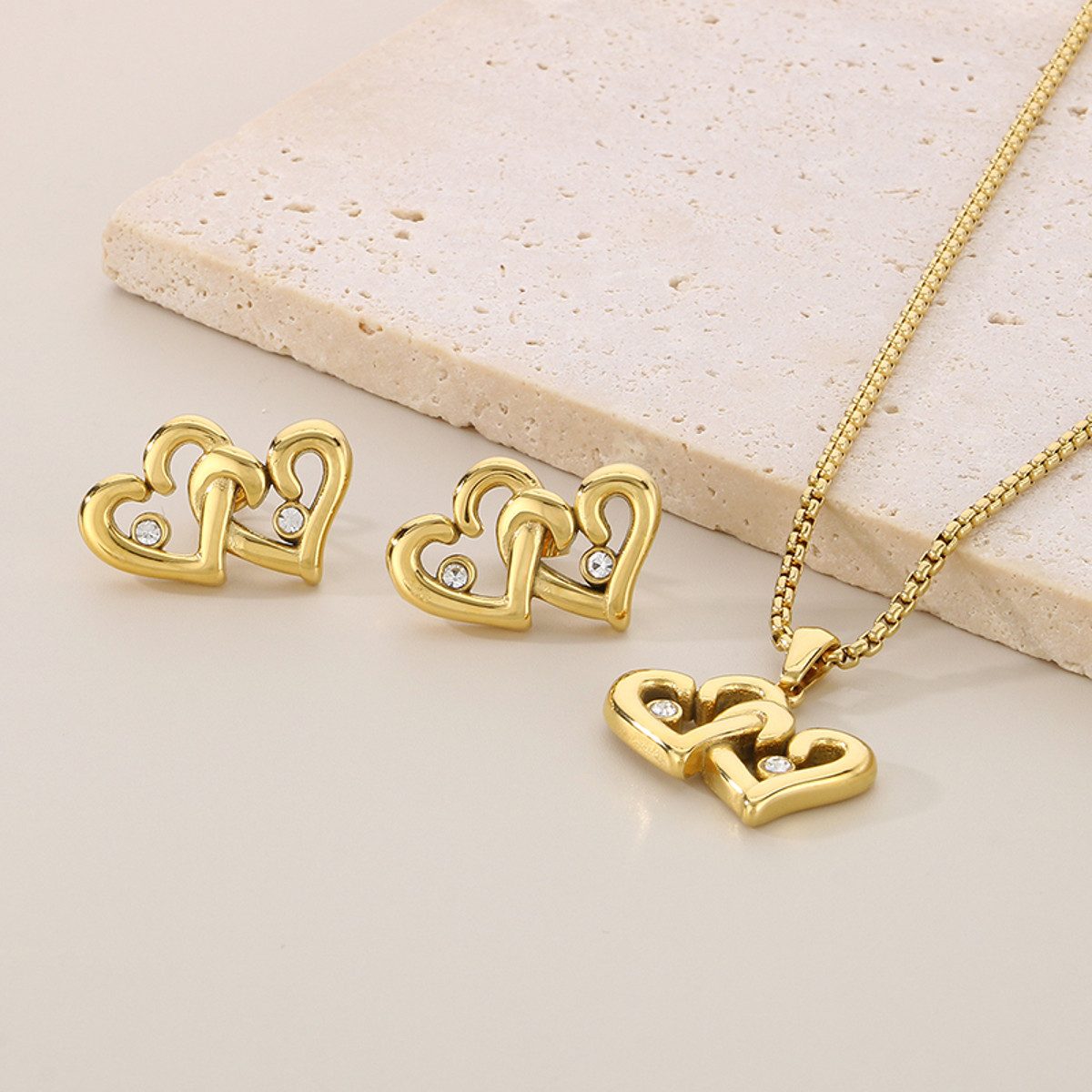 KARMA Schmuckset Damen gold Herzen Halskette Ohrstecker (mit Kristallen, 3-tlg., Ohrringe Damenhalskette), Damenschmuck wasserfest & antiallergisch