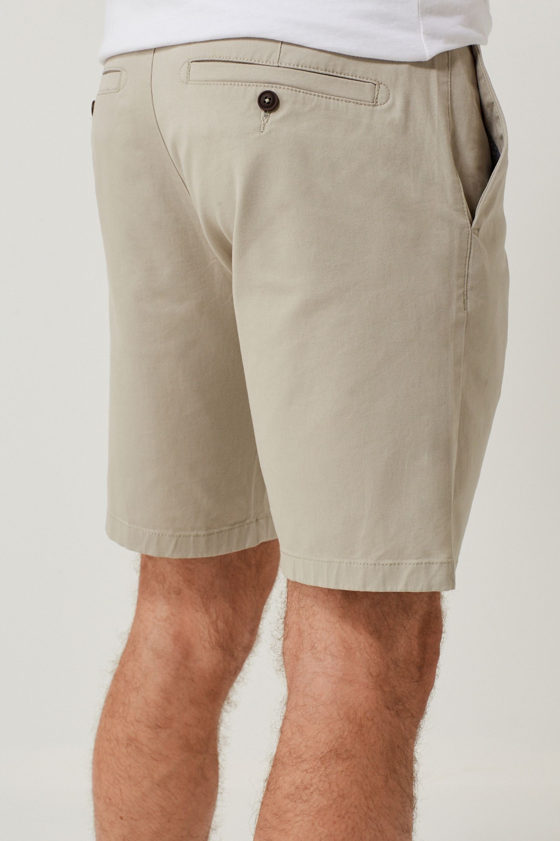 Bone Next (1-tlg) Chinoshorts Neutral