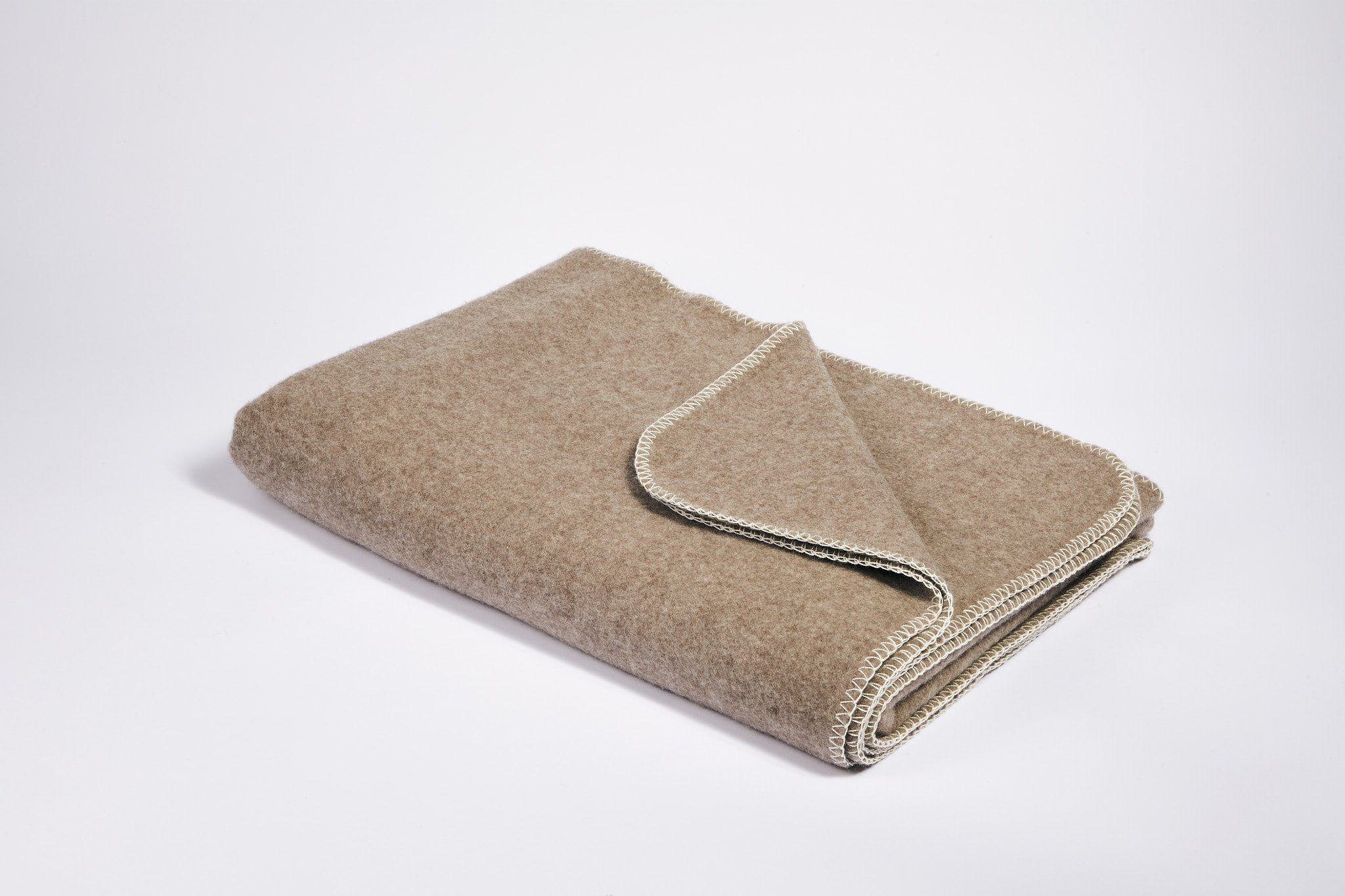 Wolldecke Die Leichte – Merino-Decke 140 cm x 190 cm (950 g), Kaipara - Merino Sportswear, aus reiner Merinowolle Made in Germany