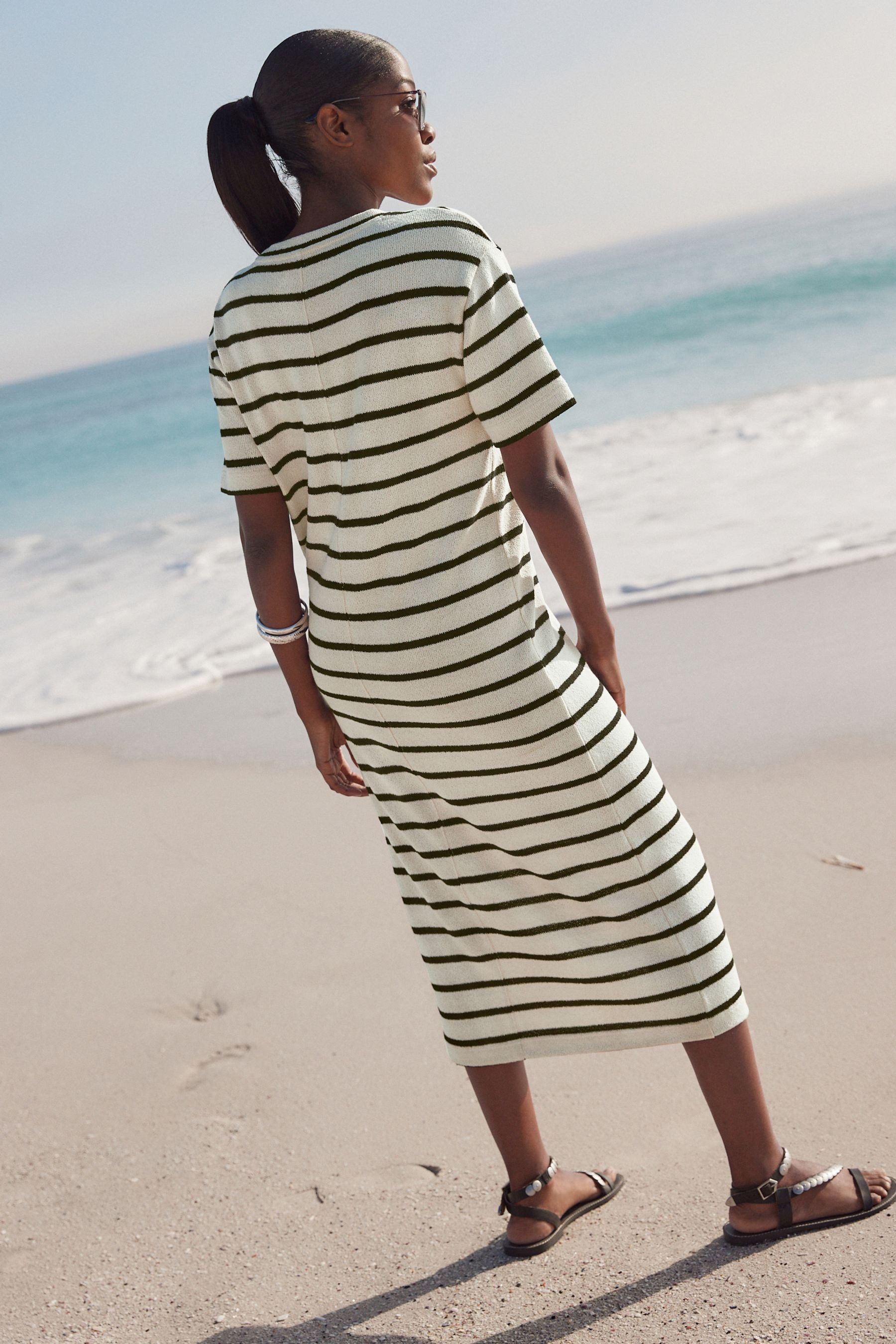 Next Jerseykleid Kurzärmeliges Kleid in gestreifter Strickoptik (1-tlg) günstig online kaufen