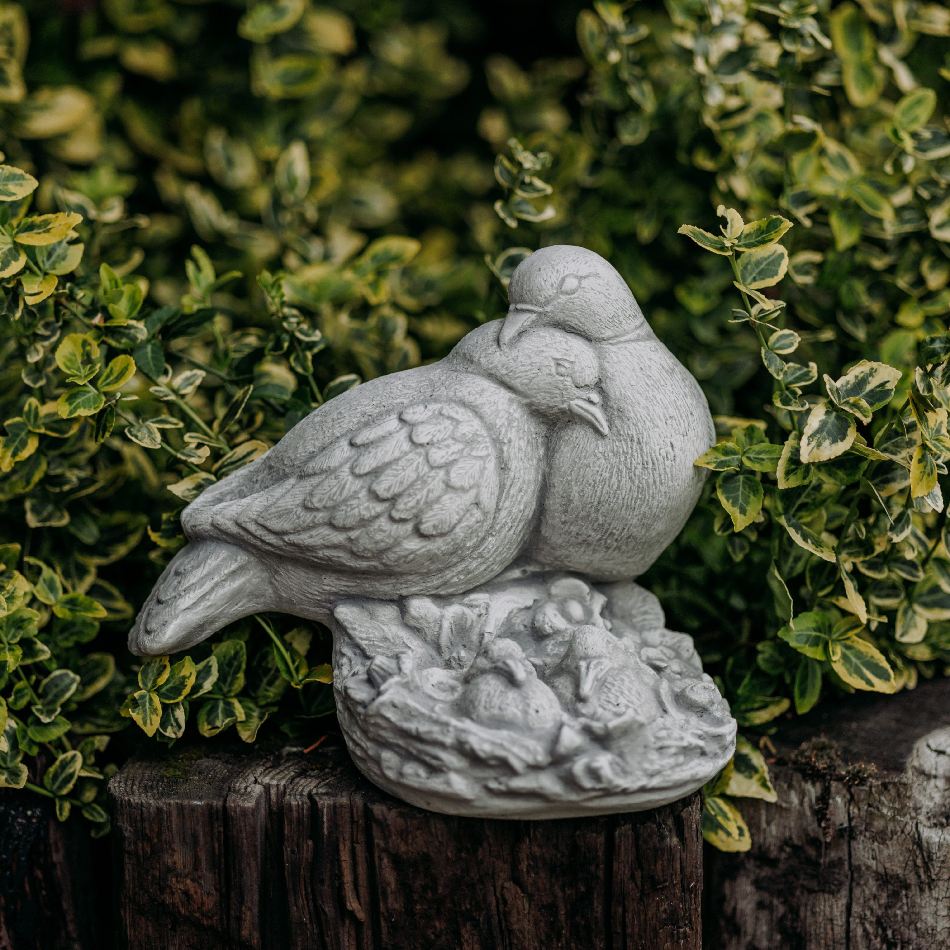 gartendekoparadies.de Gartenfigur Taubenpaar mit Nachwuchs, Steinfigur, H. günstig online kaufen