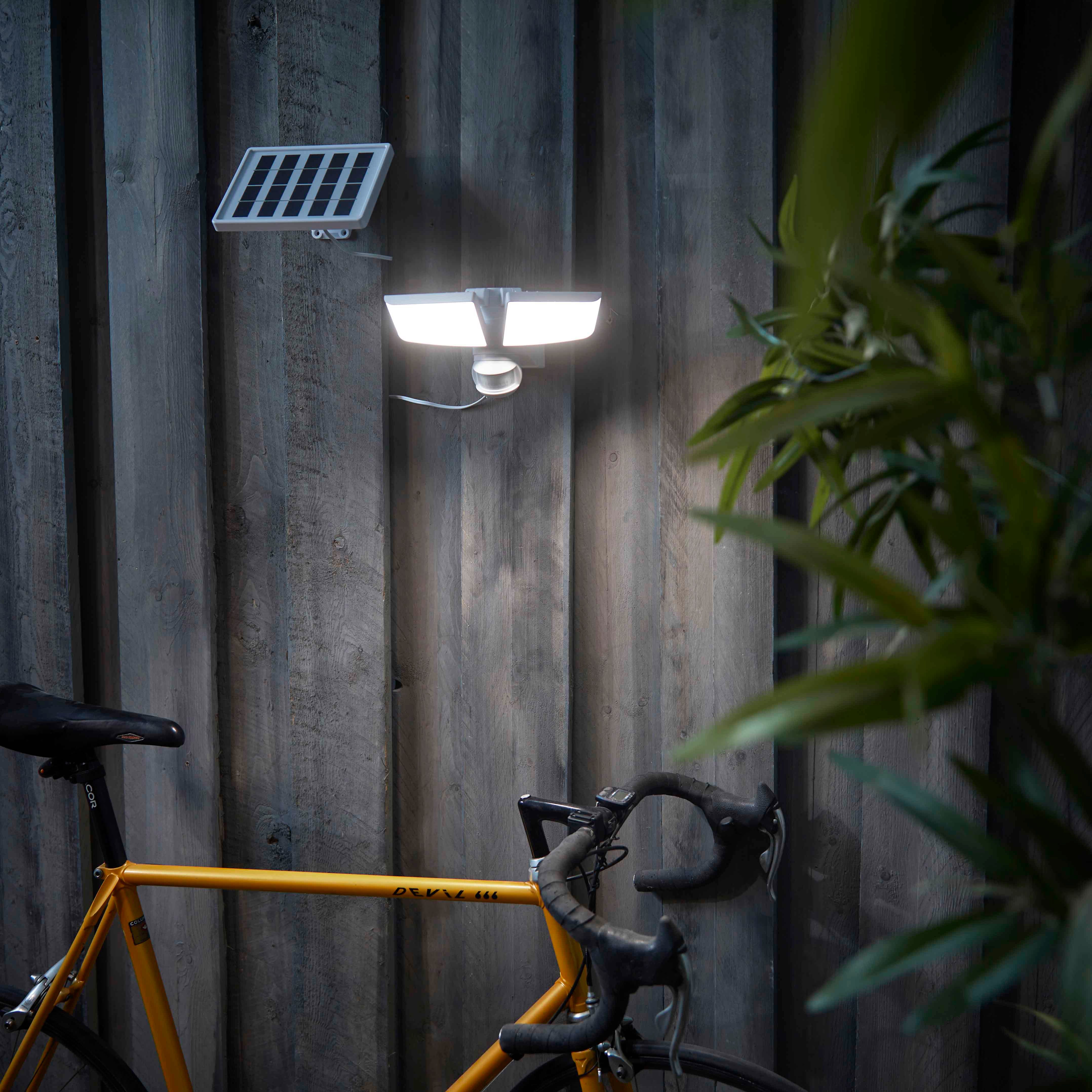 Northpoint LED Solarleuchte mit Bewegungsmelder Innen und Außen 6000K 2x 450 Lumen – Bild 5 von 5