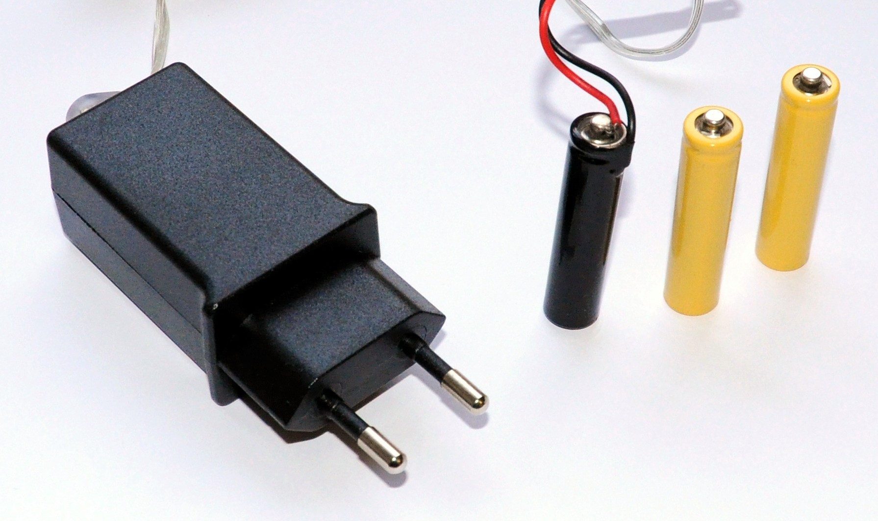 Coen Bakker Deco BV Batterie Netzteil Adapter 10 x 3 AAA Micro Batterien 4,5V Adapter, 400 cm, für LED-Geräte