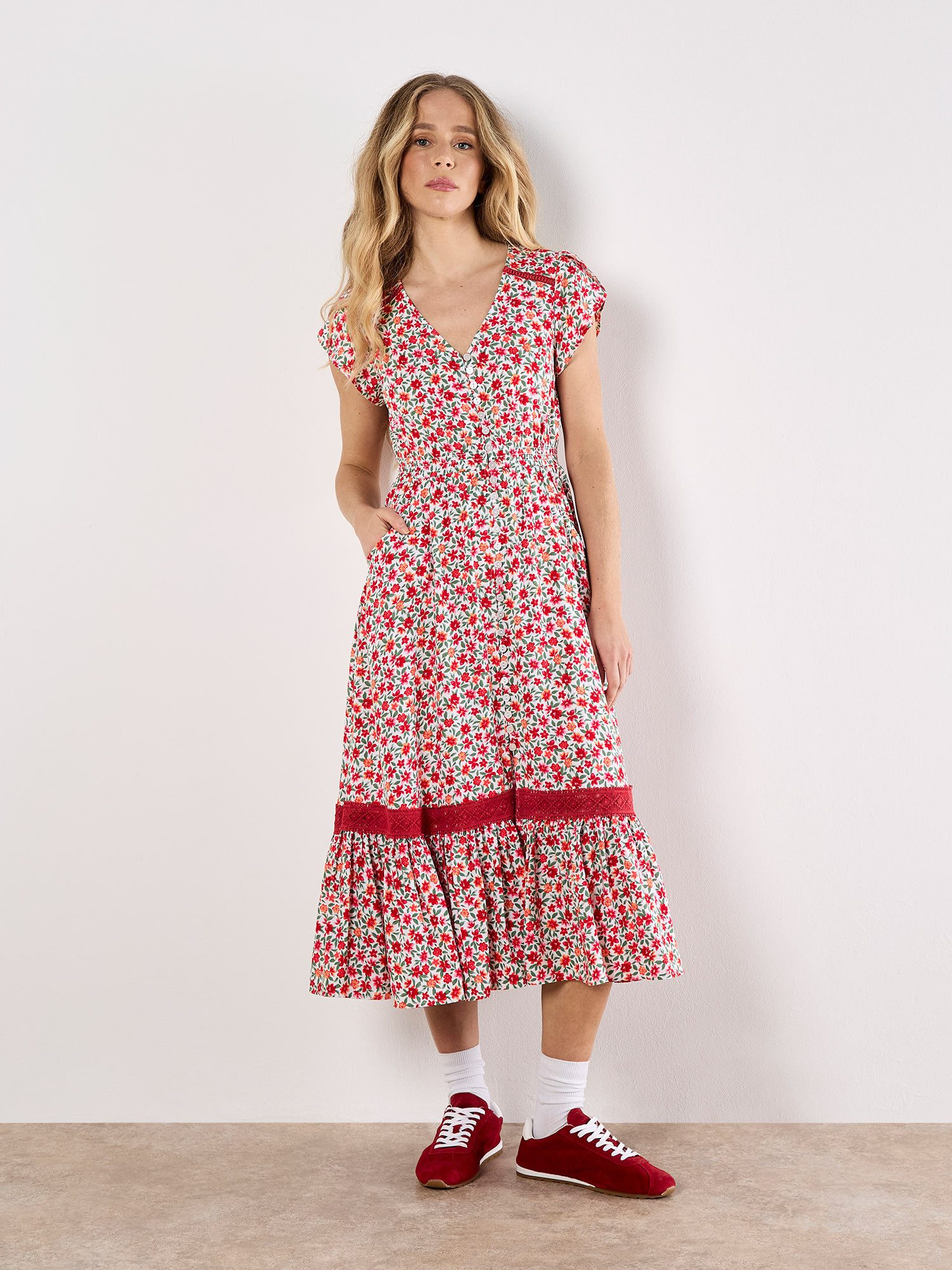Apricot Druckkleid Blumenkleid mit Volant und Spitze günstig online kaufen