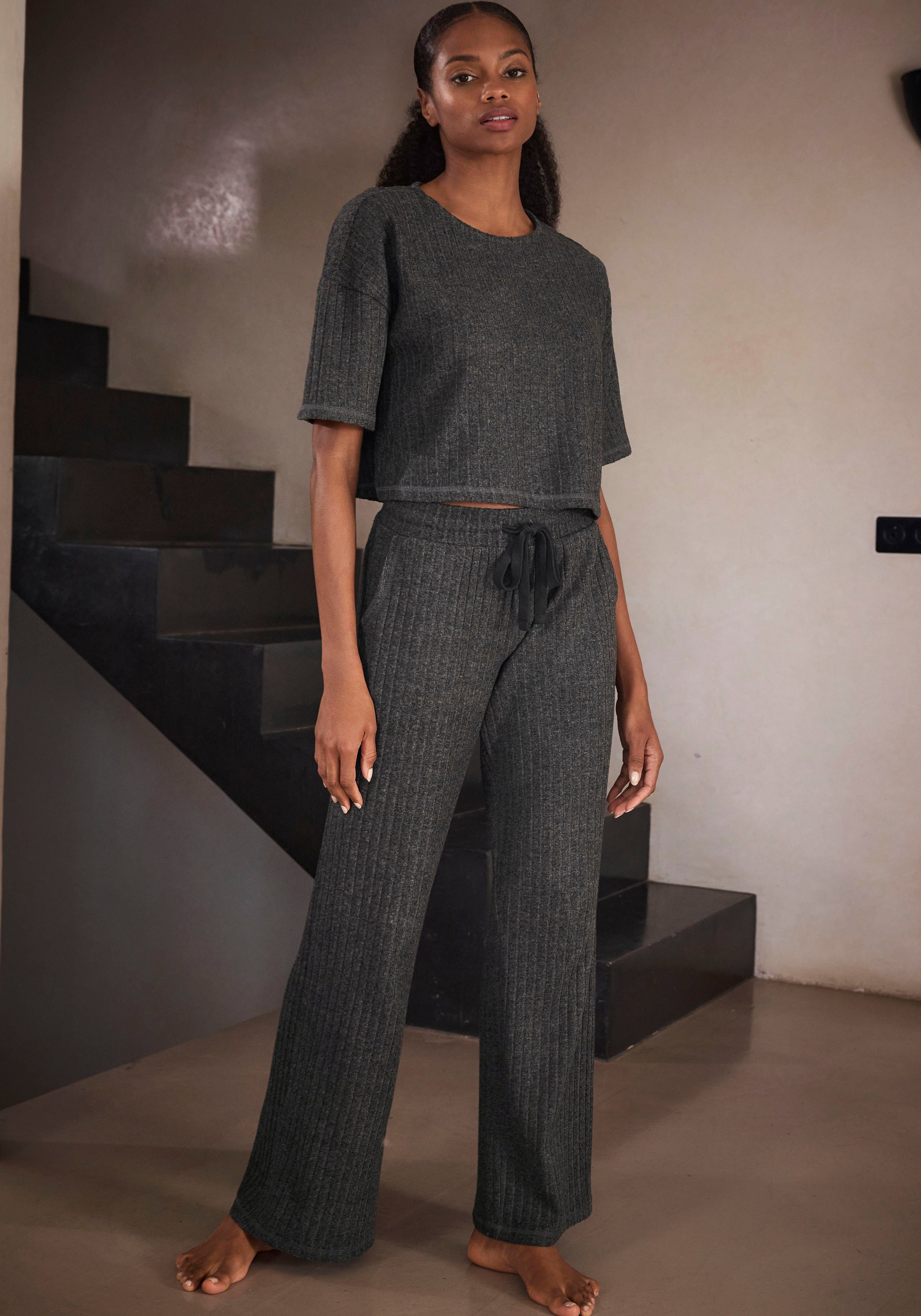 LASCANA Homewearhose -Lounge-/Strickhose mit weitem Bein und seitlichen Taschen, Loungewear