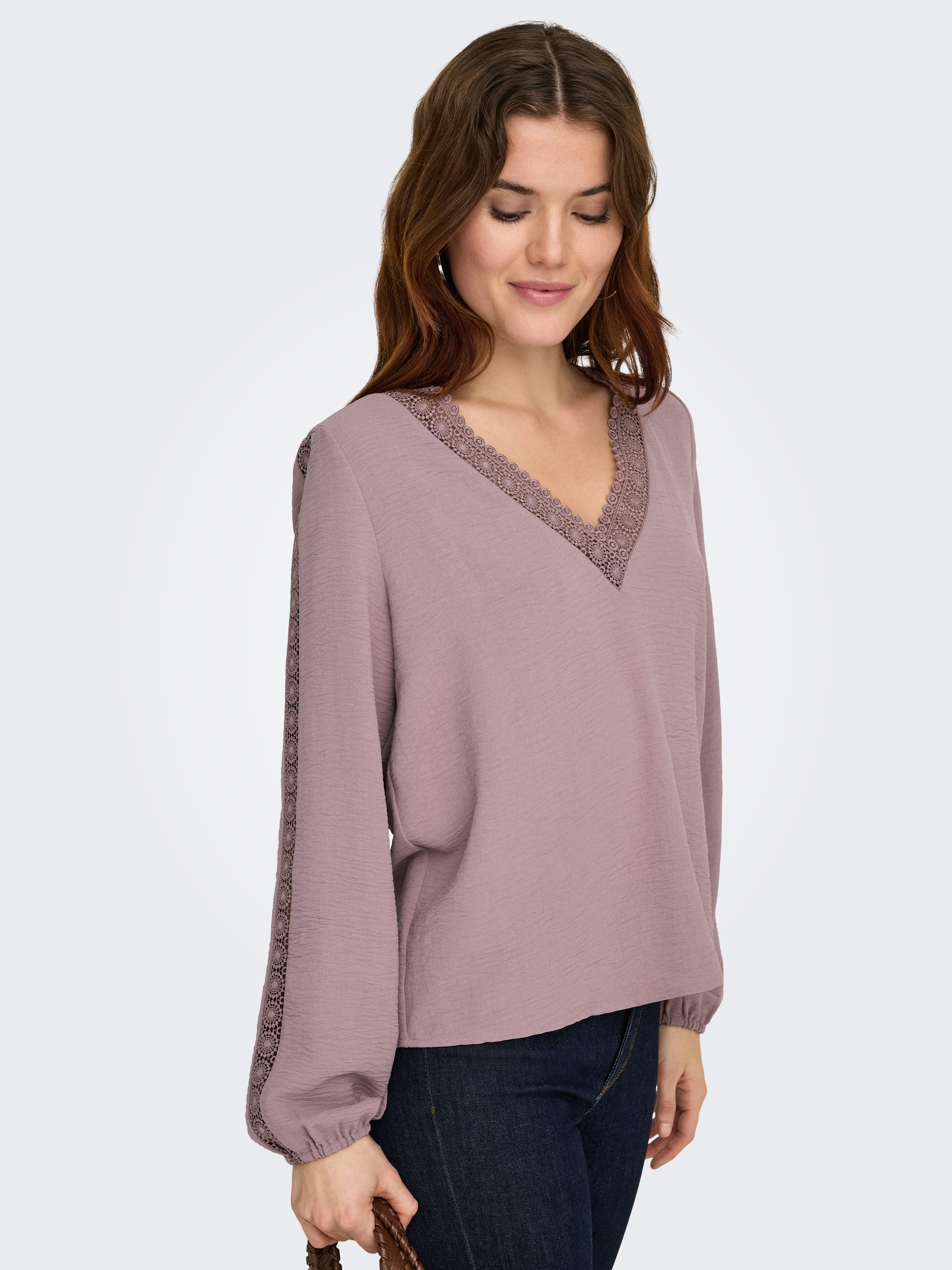 ONLY Langarmbluse ONLGREGOR METTE LS LACE TOP WVN Kunstfaser, regular fit, V-Ausschnitt, Regular Waist