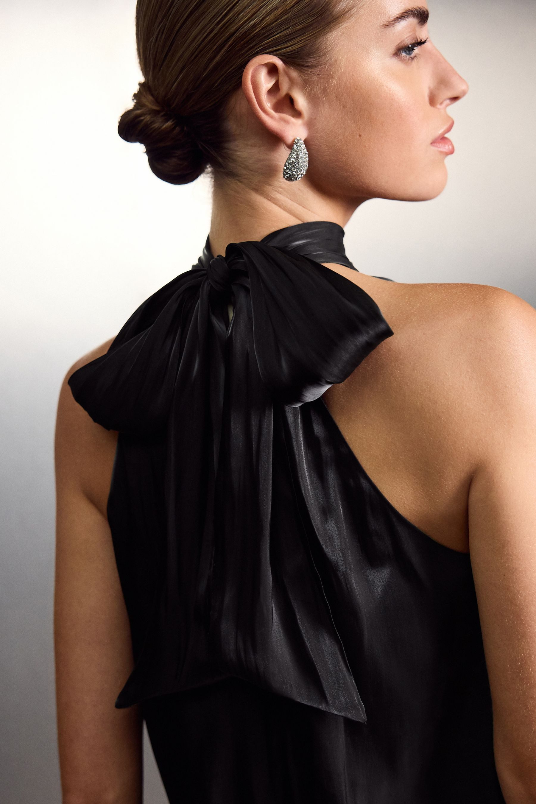 Next Neckholdertop Fließendes Neckholdertop in Metallic – Kurzgröße (1-tlg)