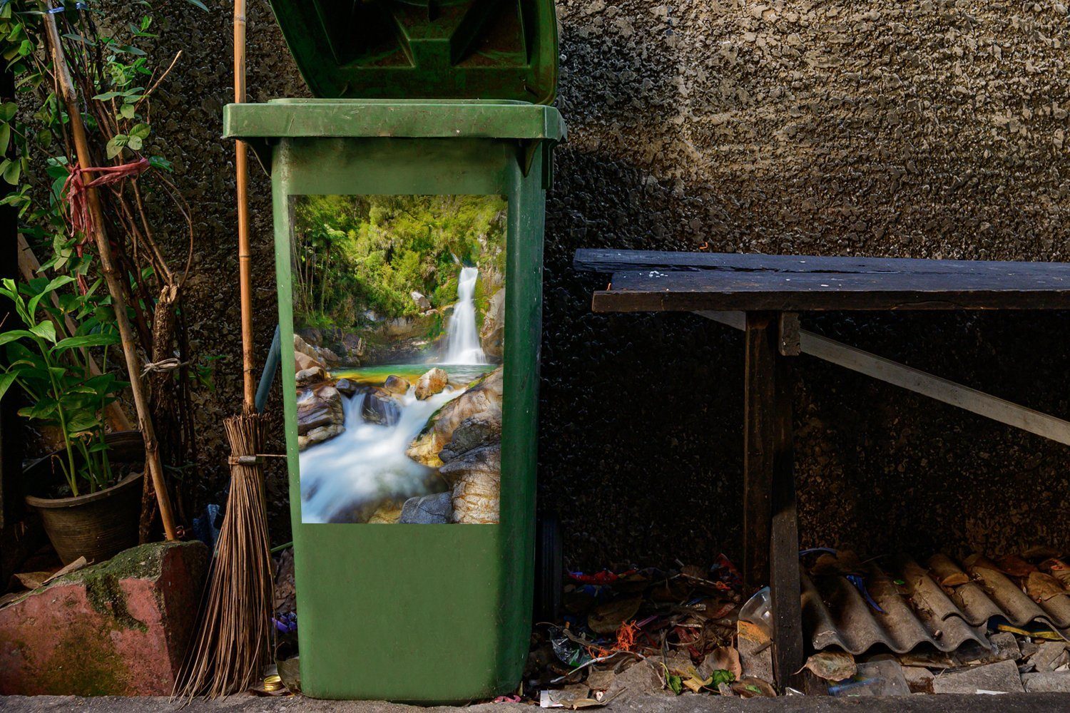 Wandsticker Mülltonne, Sticker, MuchoWow Tasman im Mülleimer-aufkleber, Park Container, Abel National Abfalbehälter Wasserfall (1 St),