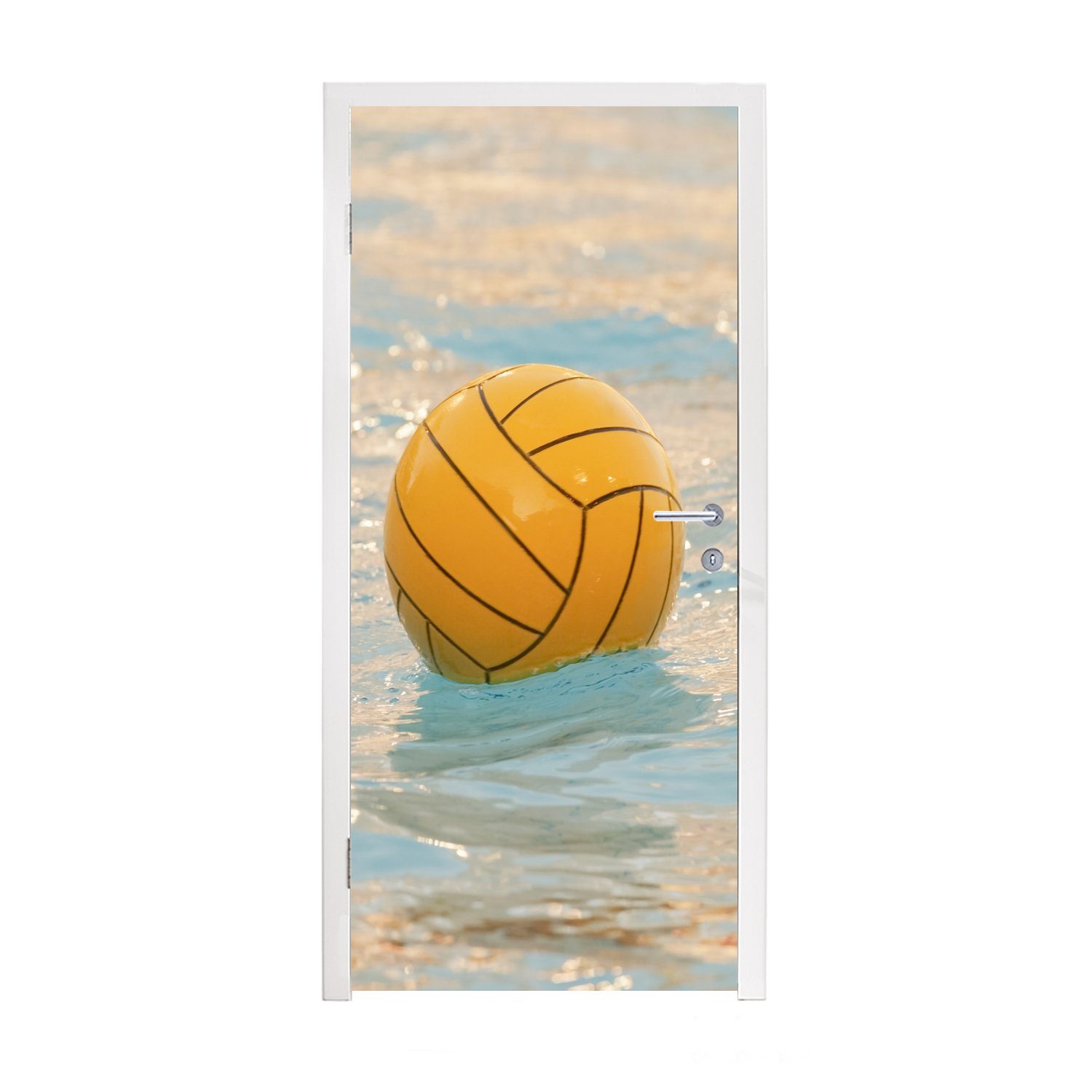 MuchoWow Türtapete Wasserball im Schwimmbad, Matt, bedruckt, (1 St), Fototapete für Tür, Türaufkleber, 75x205 cm