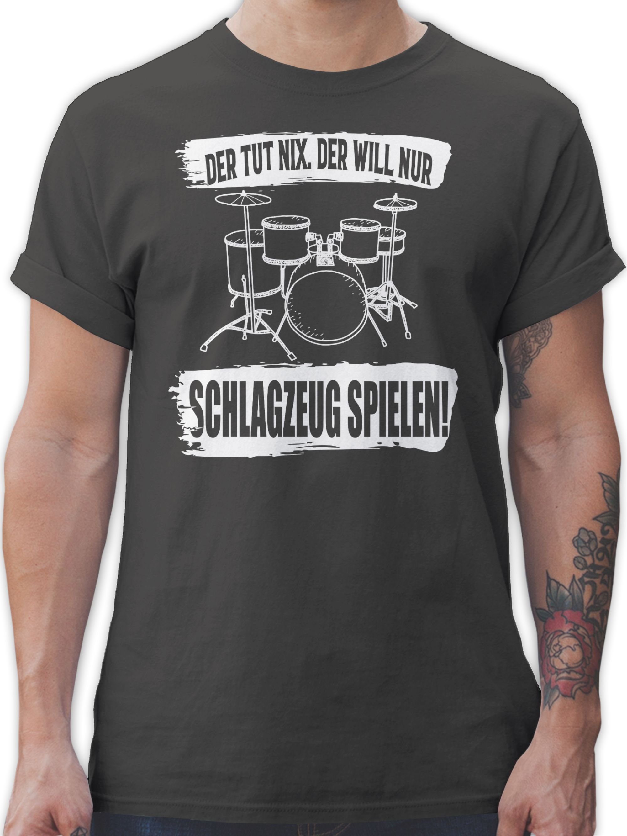 Shirtracer T-Shirt Der tut nix. der will nur Schlagzeug spielen. Musik Instrument Zubehör 3 Dunkelgrau