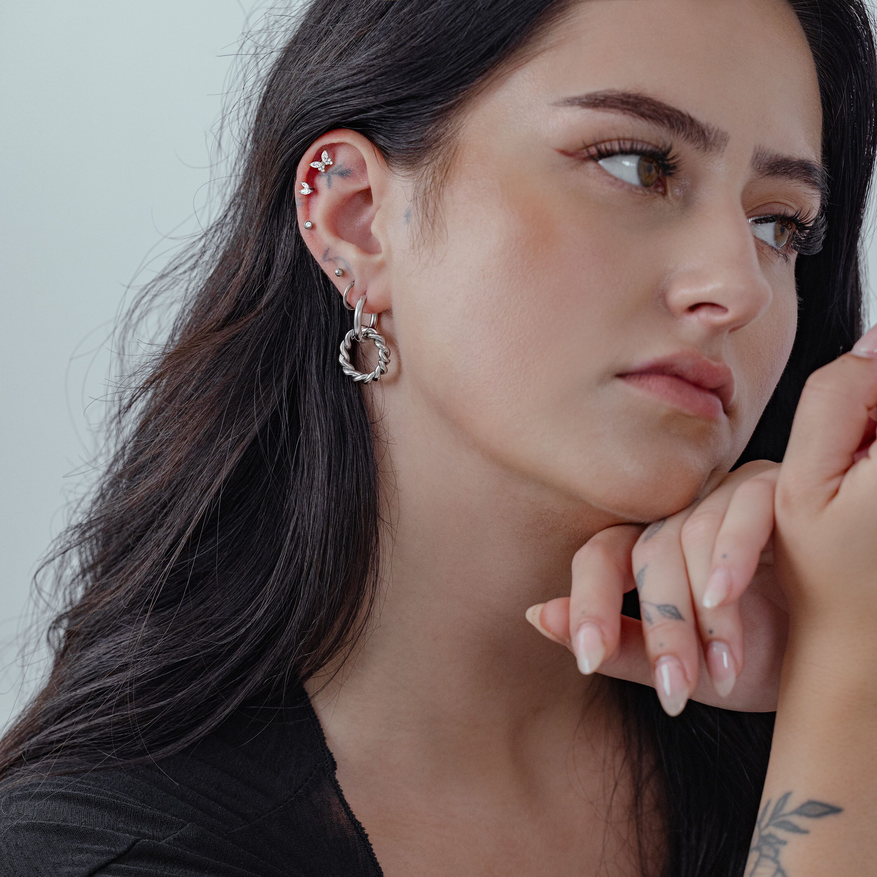 Wildcat Paar Ohrhänger Twisted Circle Hoops - Silvercoloured Metal, Chirurgenstahl 316L - wasserfest, langlebig, hautverträglich