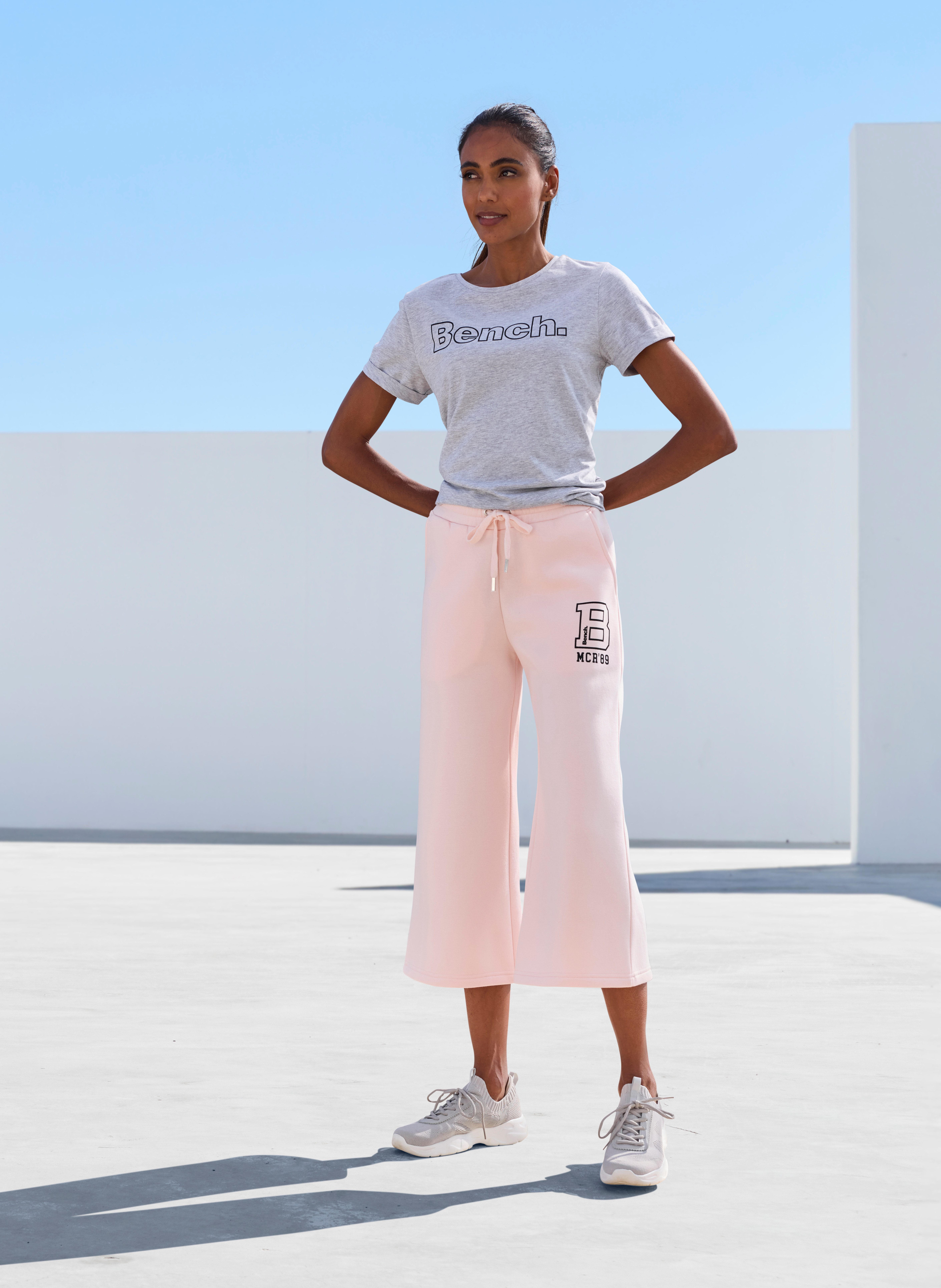 Bench. Loungewear 7/8-Hose mit seitlichen Taschen und Logoprint, Loungewear
