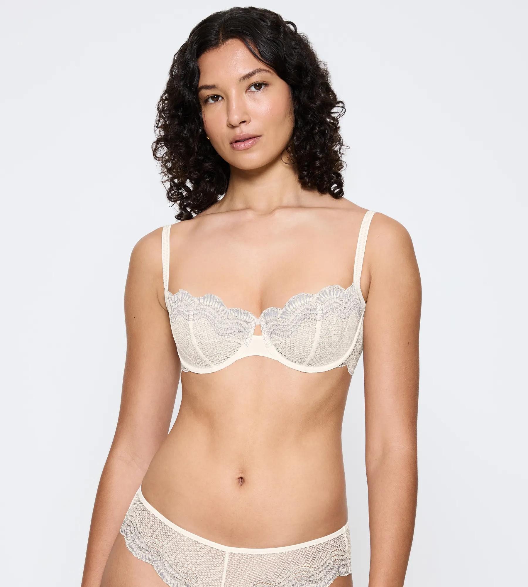 Triumph Balconette-BH Comfort Glam Komfort-Bügel, Spitze, florale-grafische Spitze, eleganter Look