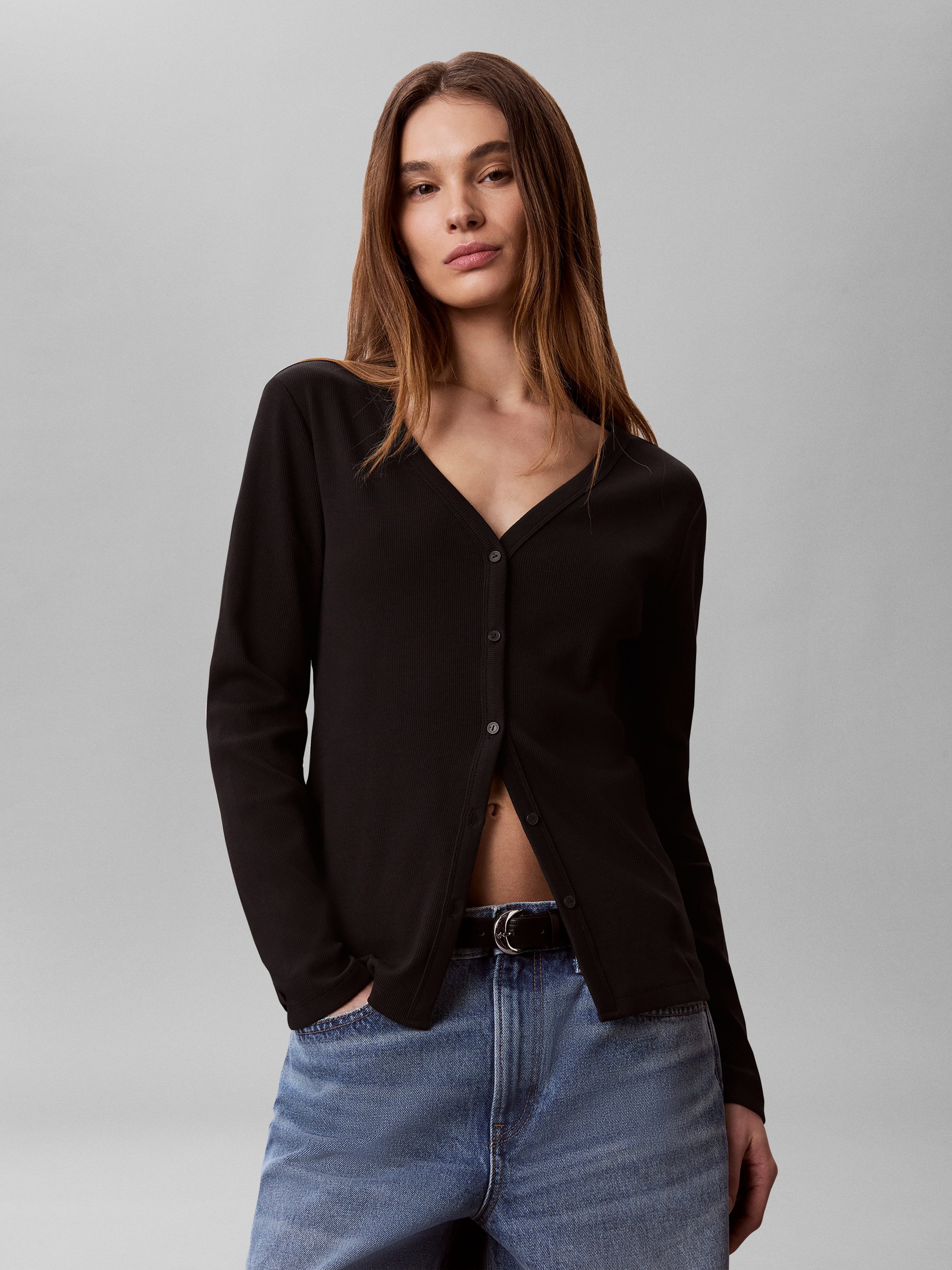 Calvin Klein Jeans Langarmshirt WOVEN LABEL BABY RIB BUTTON Figurbetonte Passform mit V-Ausschnitt – Bild 2 von 5