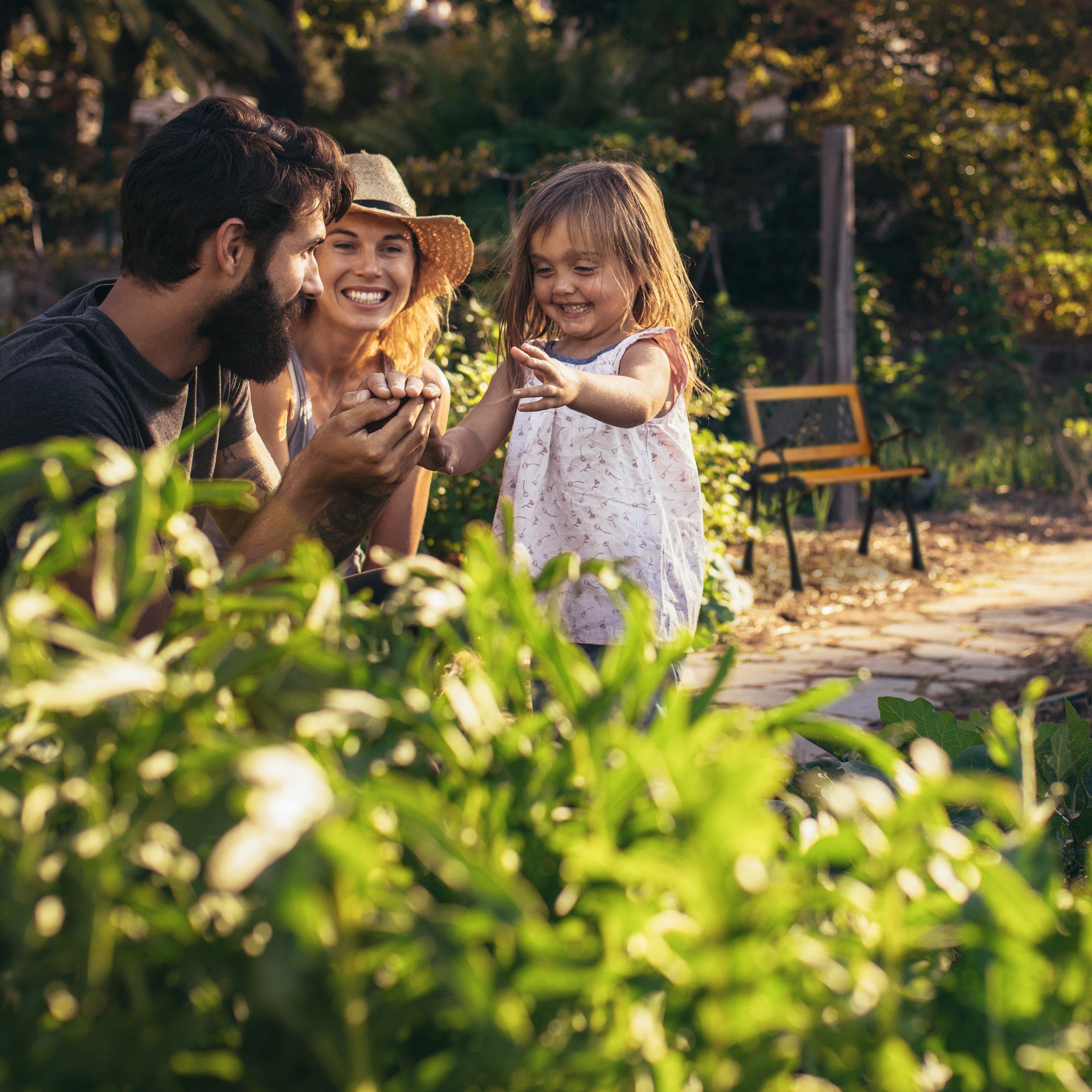 relaxdays Gartenstuhl Niedriger Gartenstuhl Holz