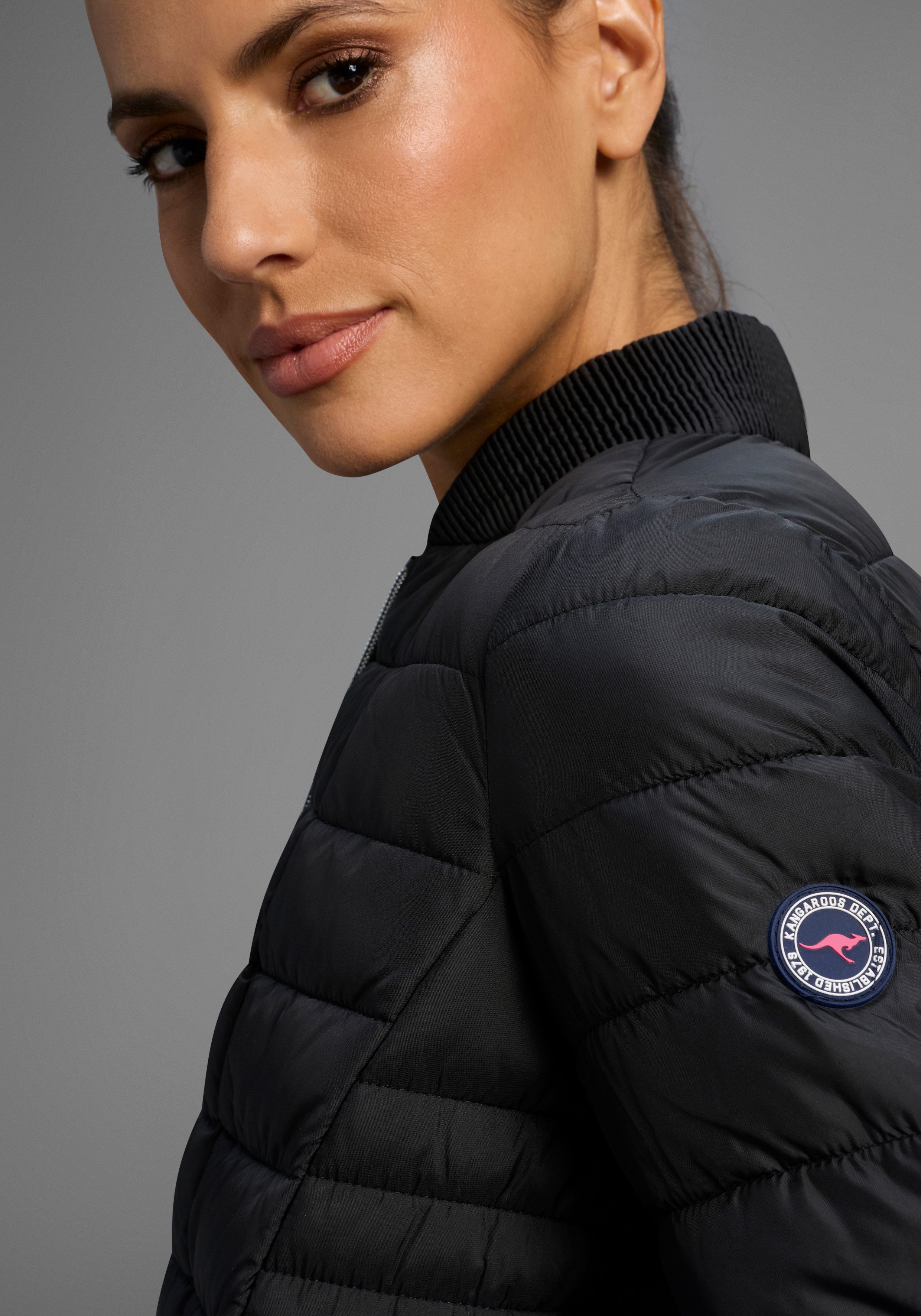 KangaROOS Steppjacke Übergangsjacke, figurbetonter Schnitt, hüftlange Passform