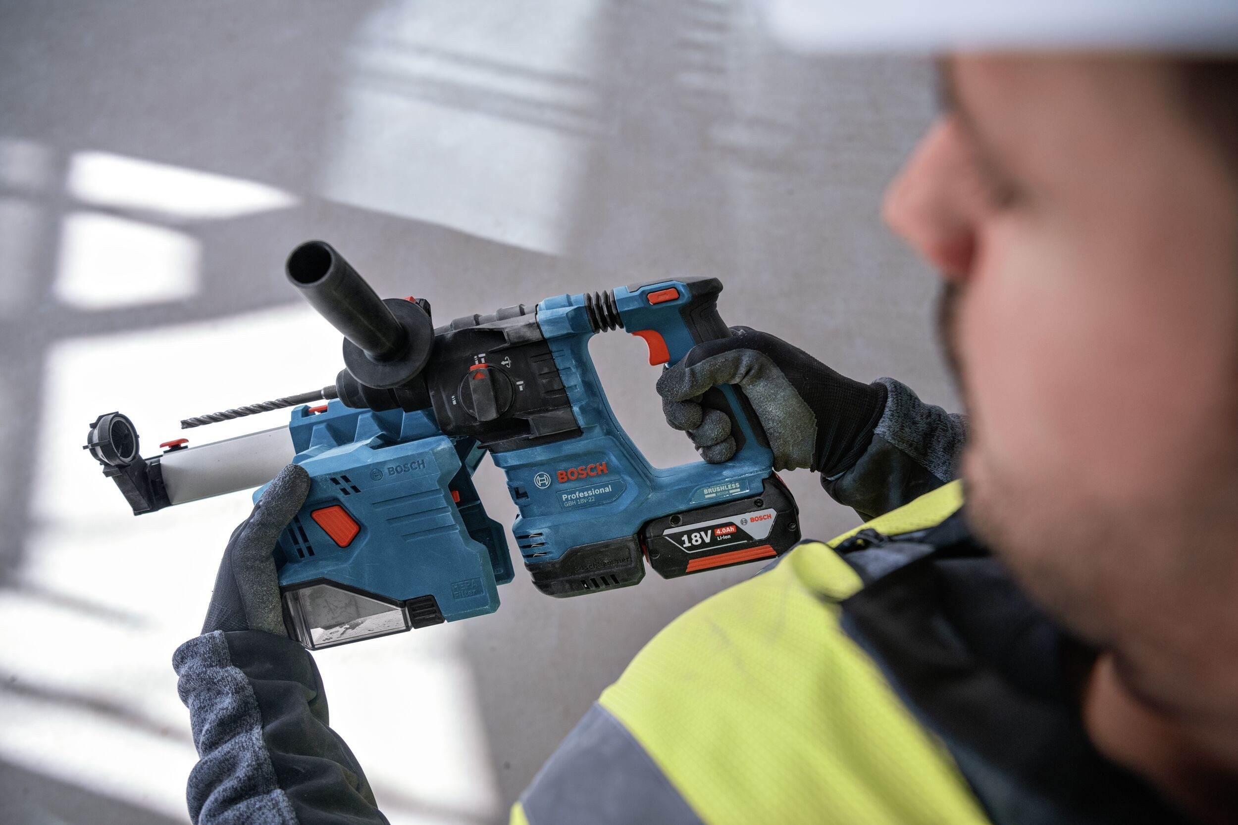 BOSCH Akku-Kombibohrhammer GBH 18V-22, 18 V, max. 1050 U/min, Bohrhammer mit SDS plus Ohne Akku - im Karton