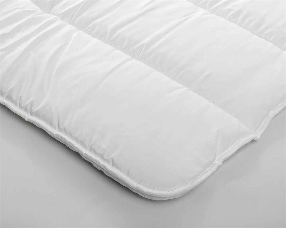 Bettdecke und TOUCH Weiß, Schlafdecke SLEEPTIME optimale Feuchtigkeitsregulierung Sitheim-Europe, Temperatur- Kunstfaserbettdecke, MICRO