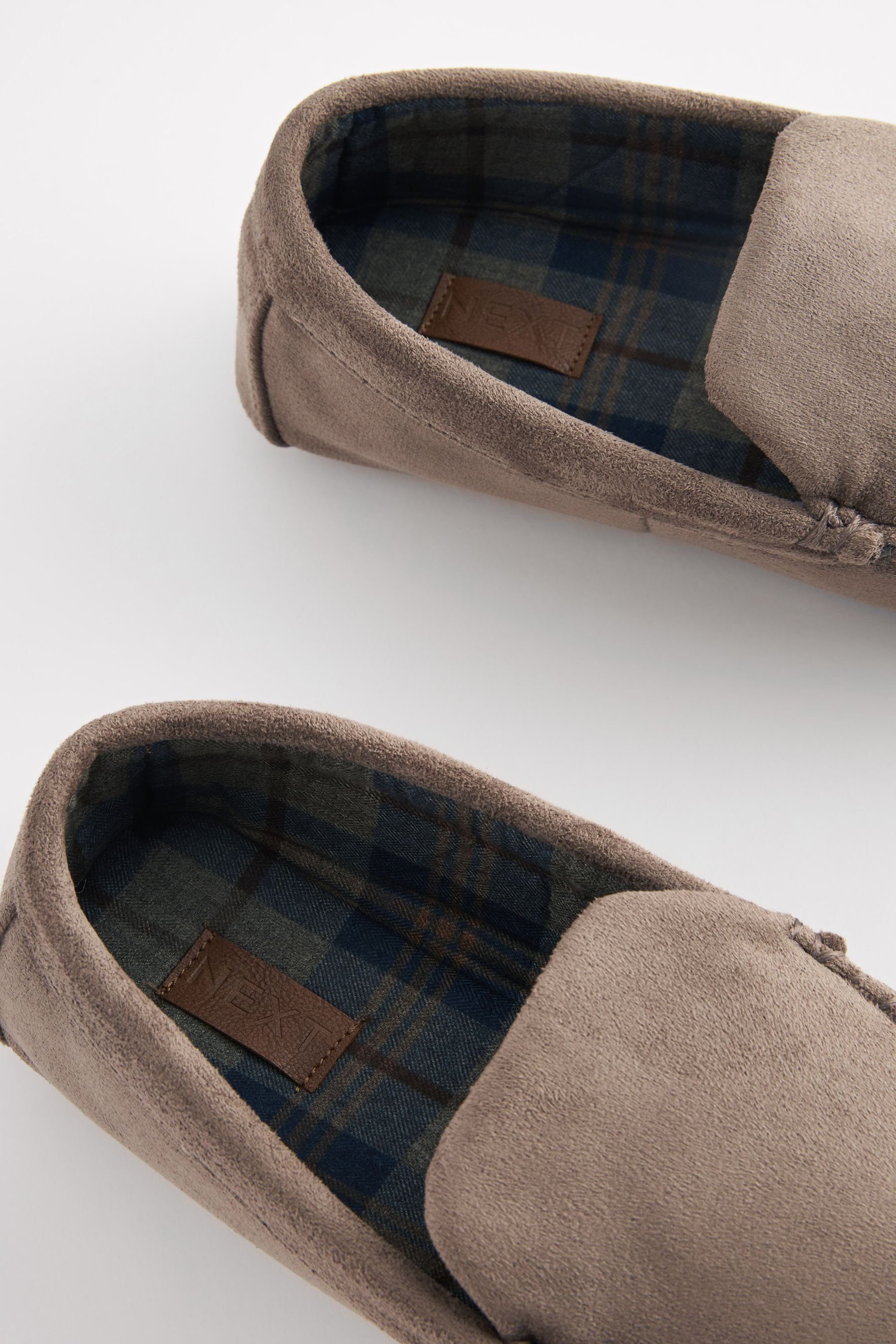 Next Mokassin-Hausschuhe mit kariertem Futter Hausschuh (1-tlg)