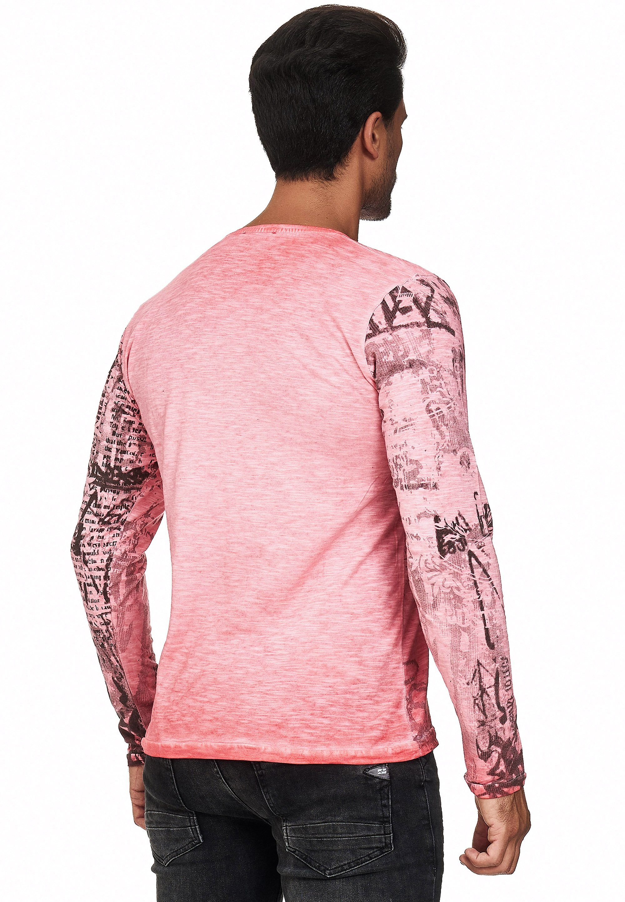 Rusty Neal Langarmshirt aus hochwertigem Stoff mit Rundhals