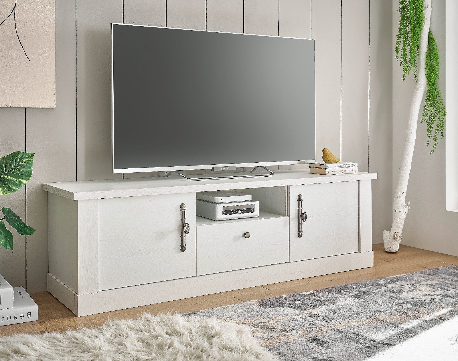 Furn.Design Lowboard Fiastra (TV Unterschrank in Pinie weiß Landhaus, 155 x 47 cm), Metallgriffe, Soft-Close-Funktion